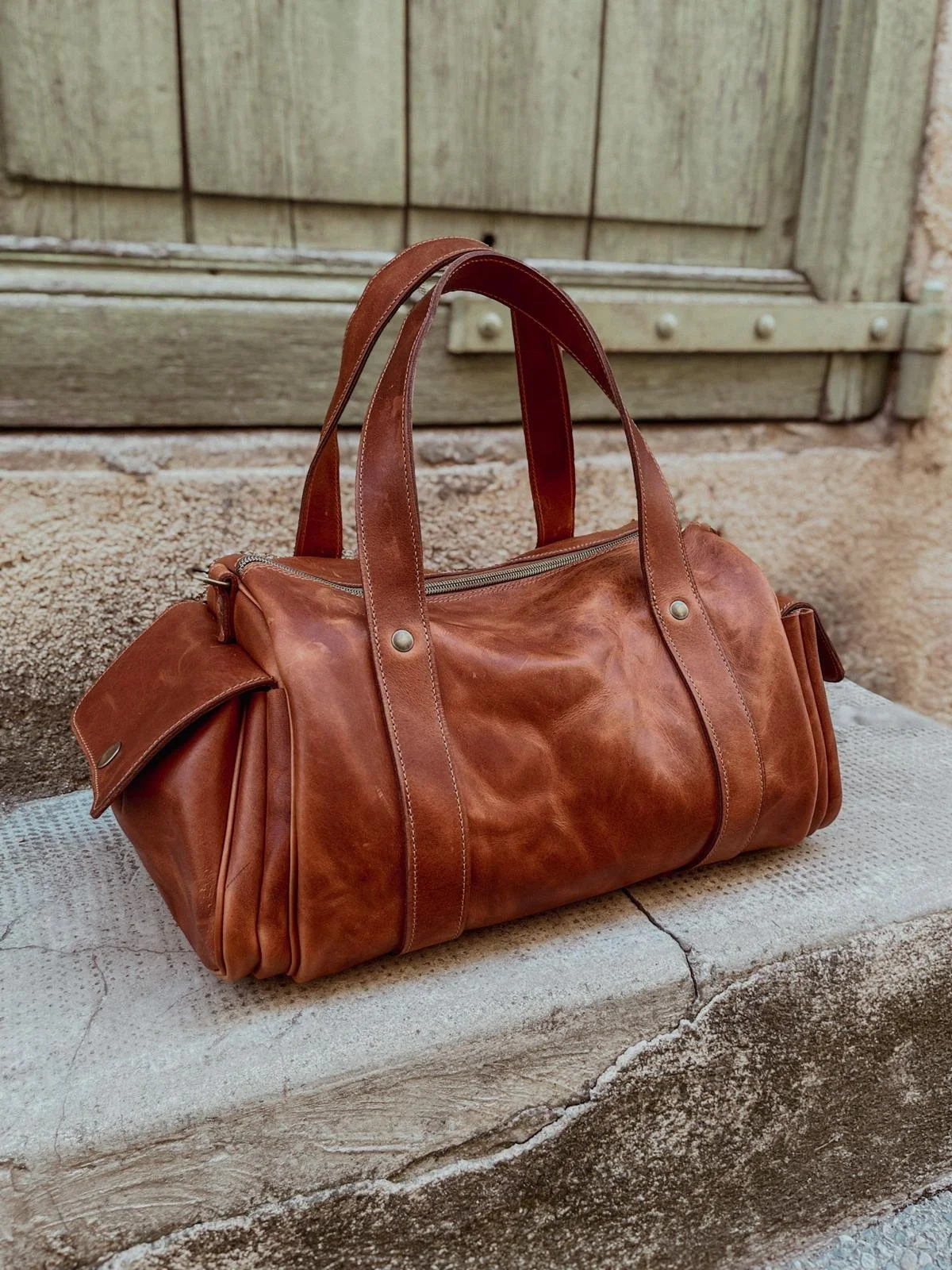 Petit sac de voyage en cuir marron vintage