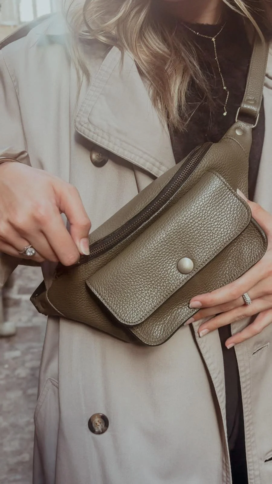 Sac banane en cuir kaki