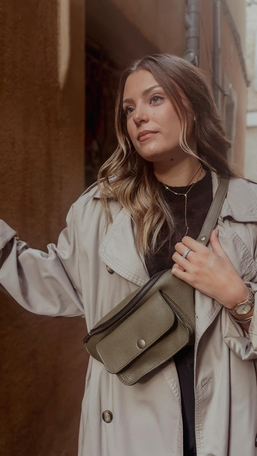 Sac banane en cuir kaki