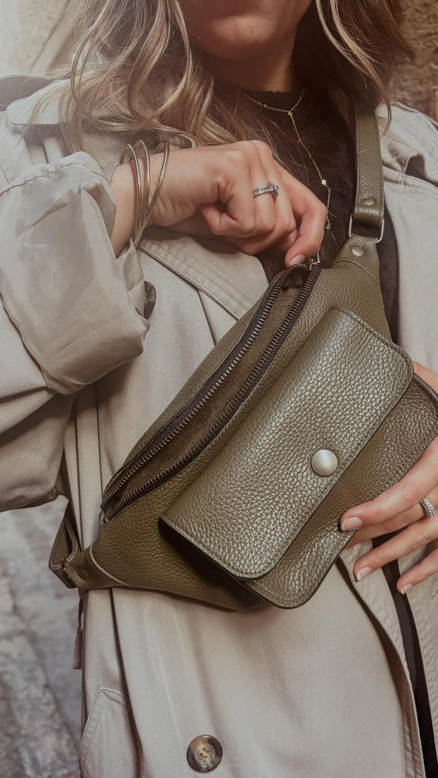 Sac banane en cuir kaki