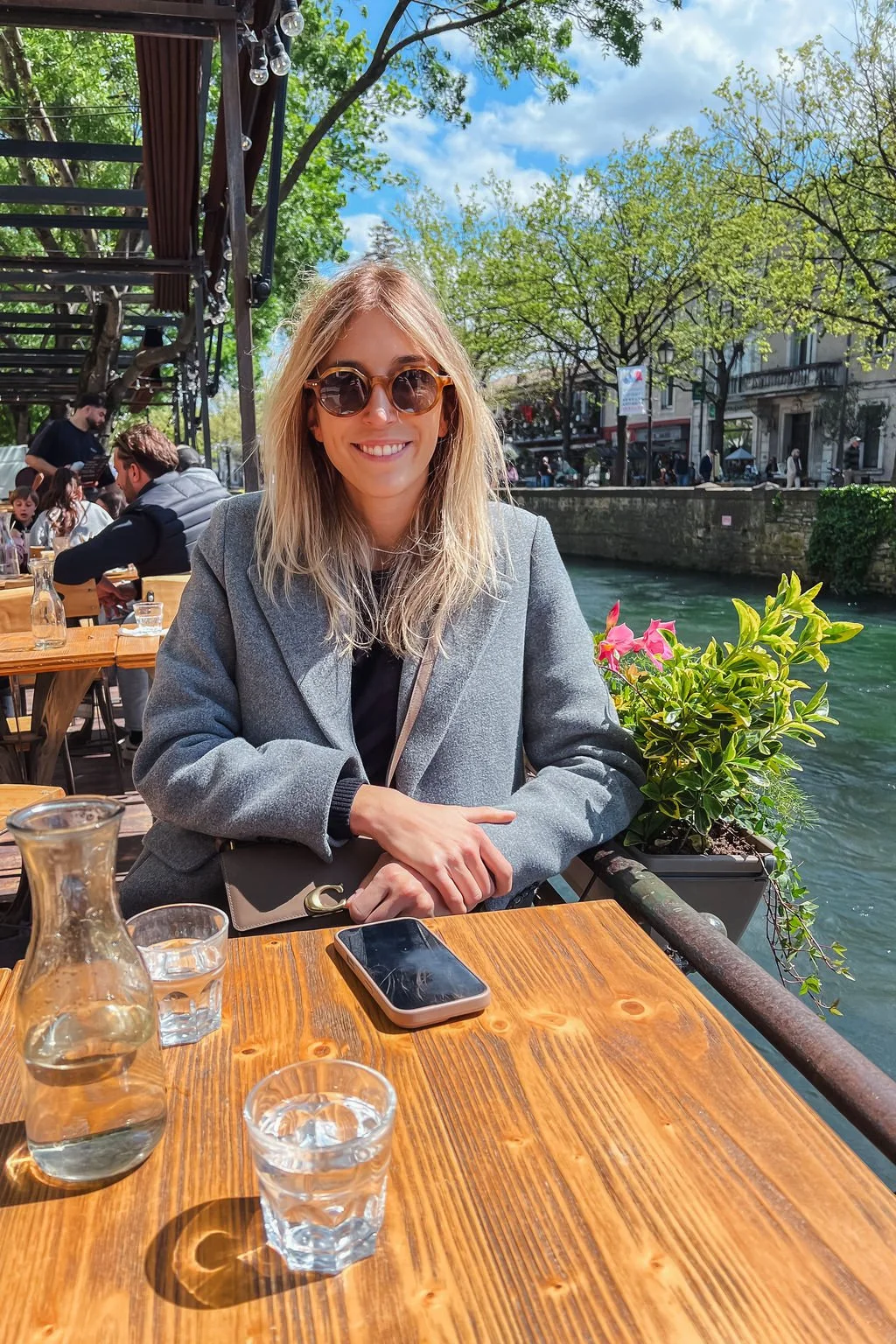 freto ice cream next to the river in l'isle-our-la-sorgue