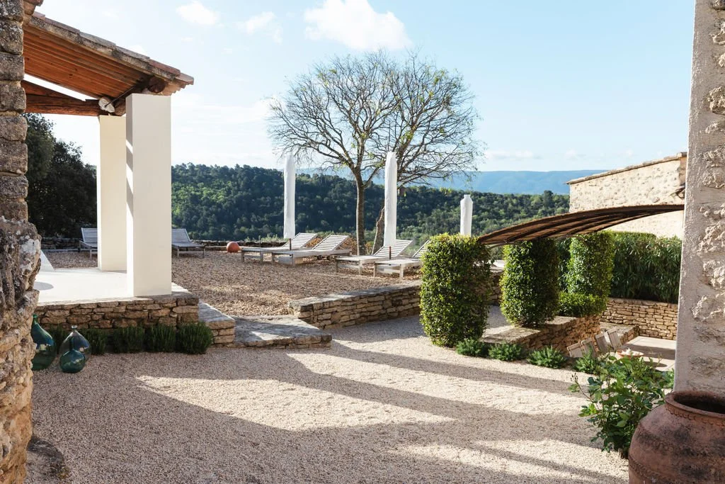 villa vagabond outdoor area in gordes