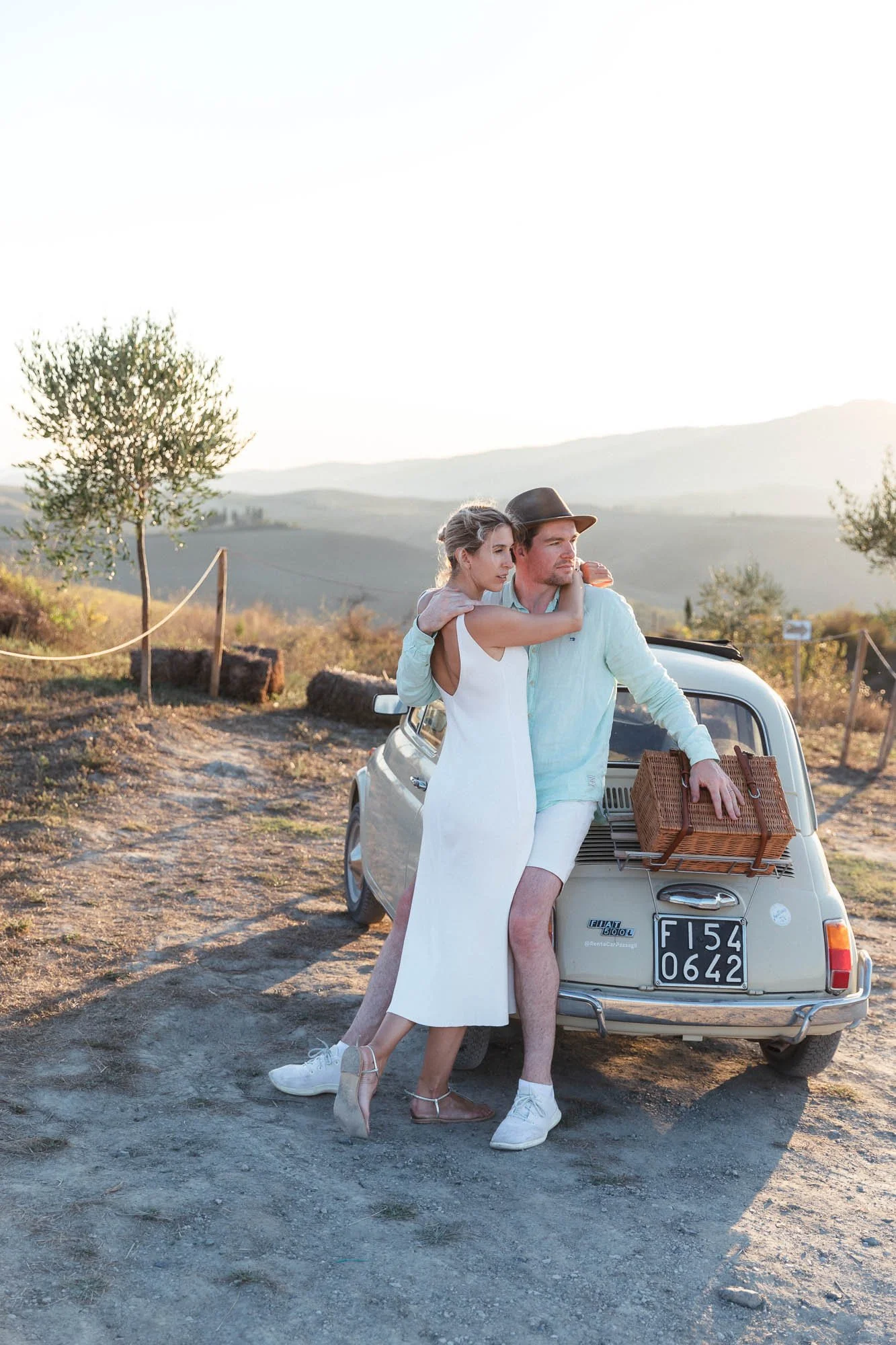 aperi vintage fiat 500 picnic volterra tuscany