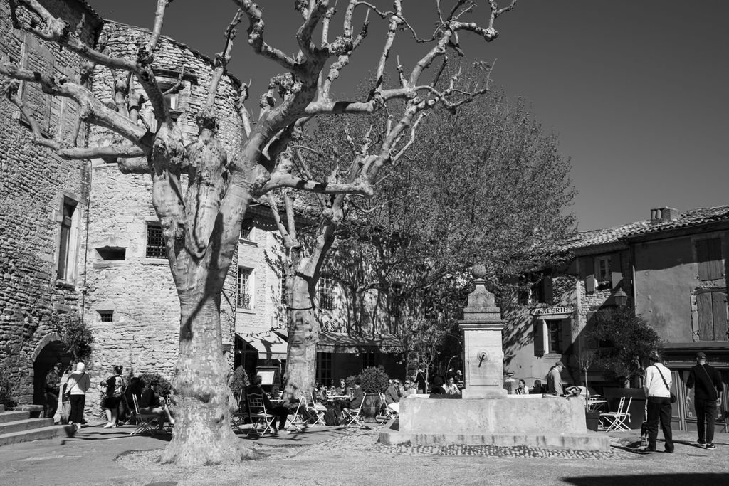 the centre of gordes with the castle and water feature
