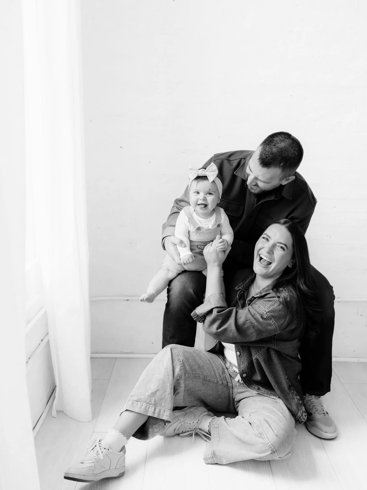 Next best milestone to capture after your newborn sesh?

Hands down it&rsquo;s 6-8 months. 

Sitting. Happy. Spitting LOL. Tongue out. Goofy expressions. Like, put a fork in me ARE YOU KIDDING.

Chloe, girl. You are the absolute apple of your parents