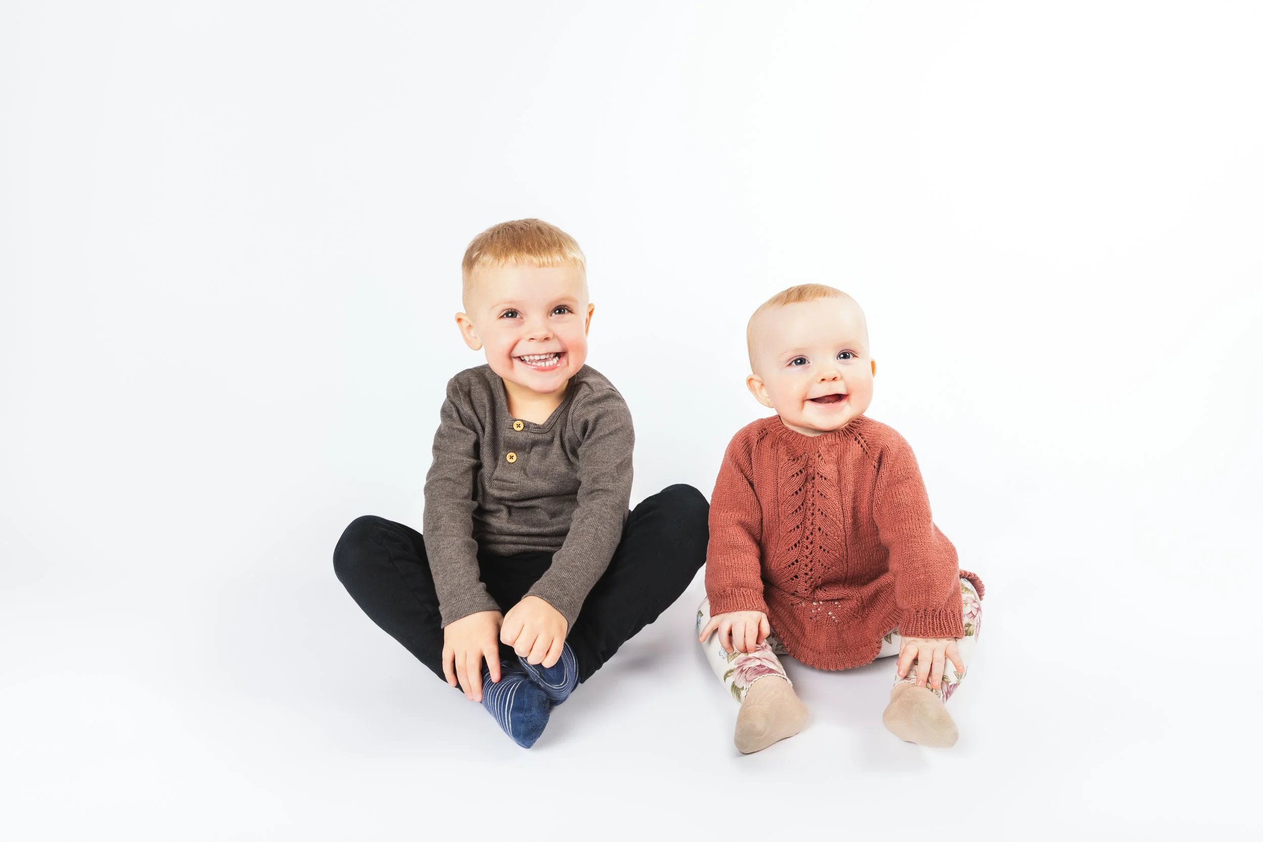 Maron og Ína í Stúdíó myndataka. Barnamyndir. Barnamyndataka
