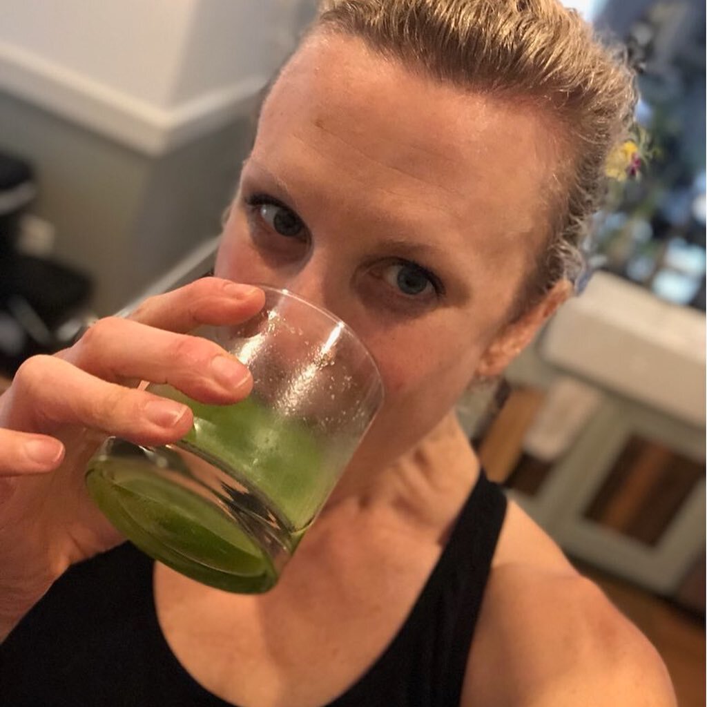 I love any excuse to whip up a juice and salad at home. So when @weeknightbite posted her second #healthygirlsummer challenge, of course I had to participate! Ingredients for my vegetable-packed breakfast juice and lunchtime salad are below.

Juice:
