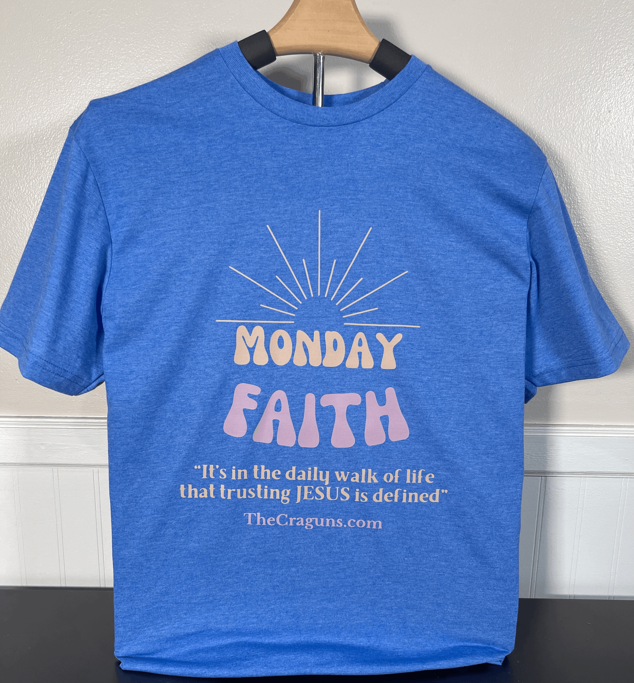 "MONDAY FAITH" T-Shirt(Blue or Red)