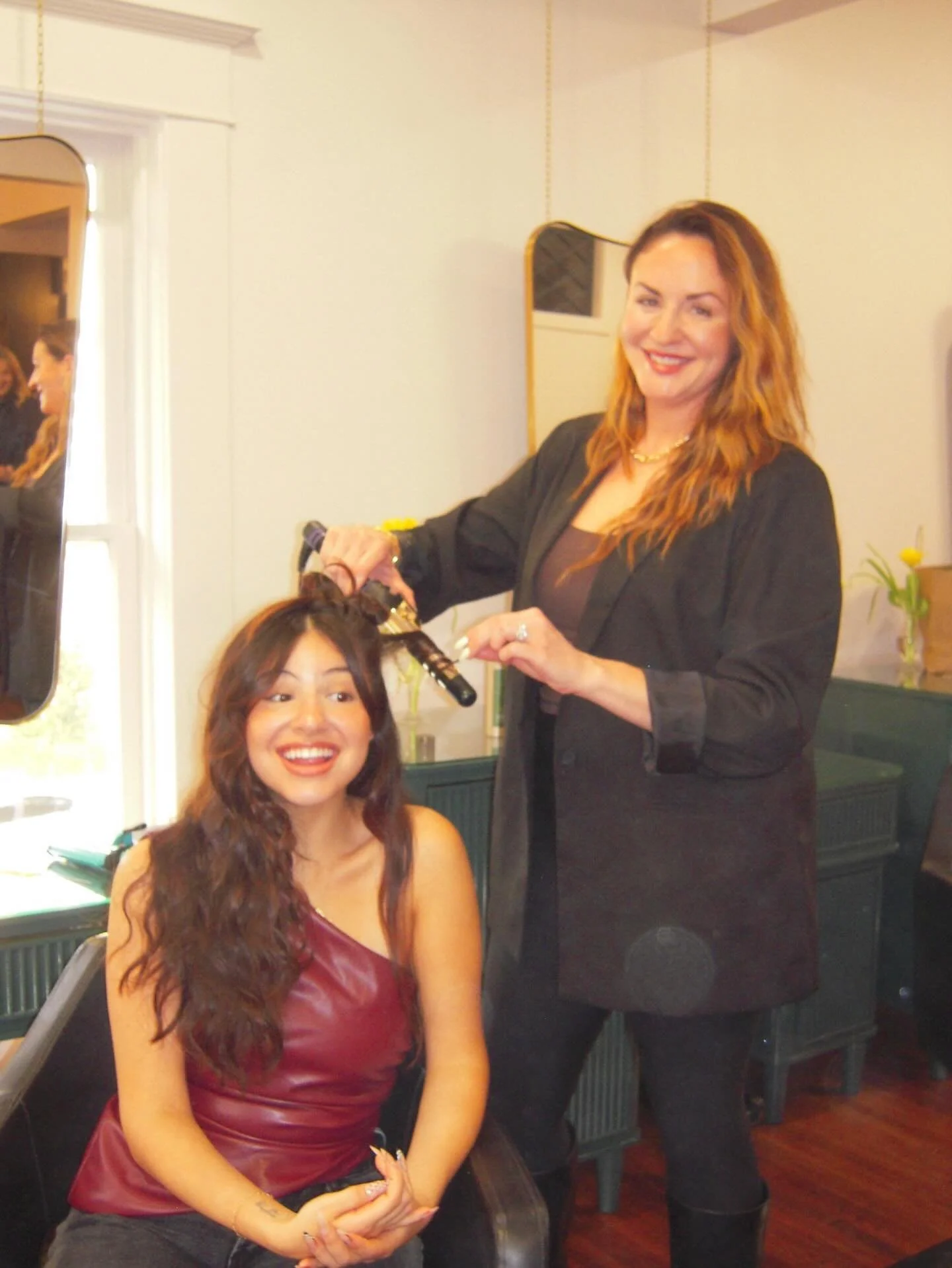 Still reliving this magical moment from our most recent locals night. ✨ @avedacori 

The energy was high, but the hair was perfectly low-effort. We&rsquo;re officially obsessed with the new Tousle Texture&mdash;it&rsquo;s all about that lived-in, &ld