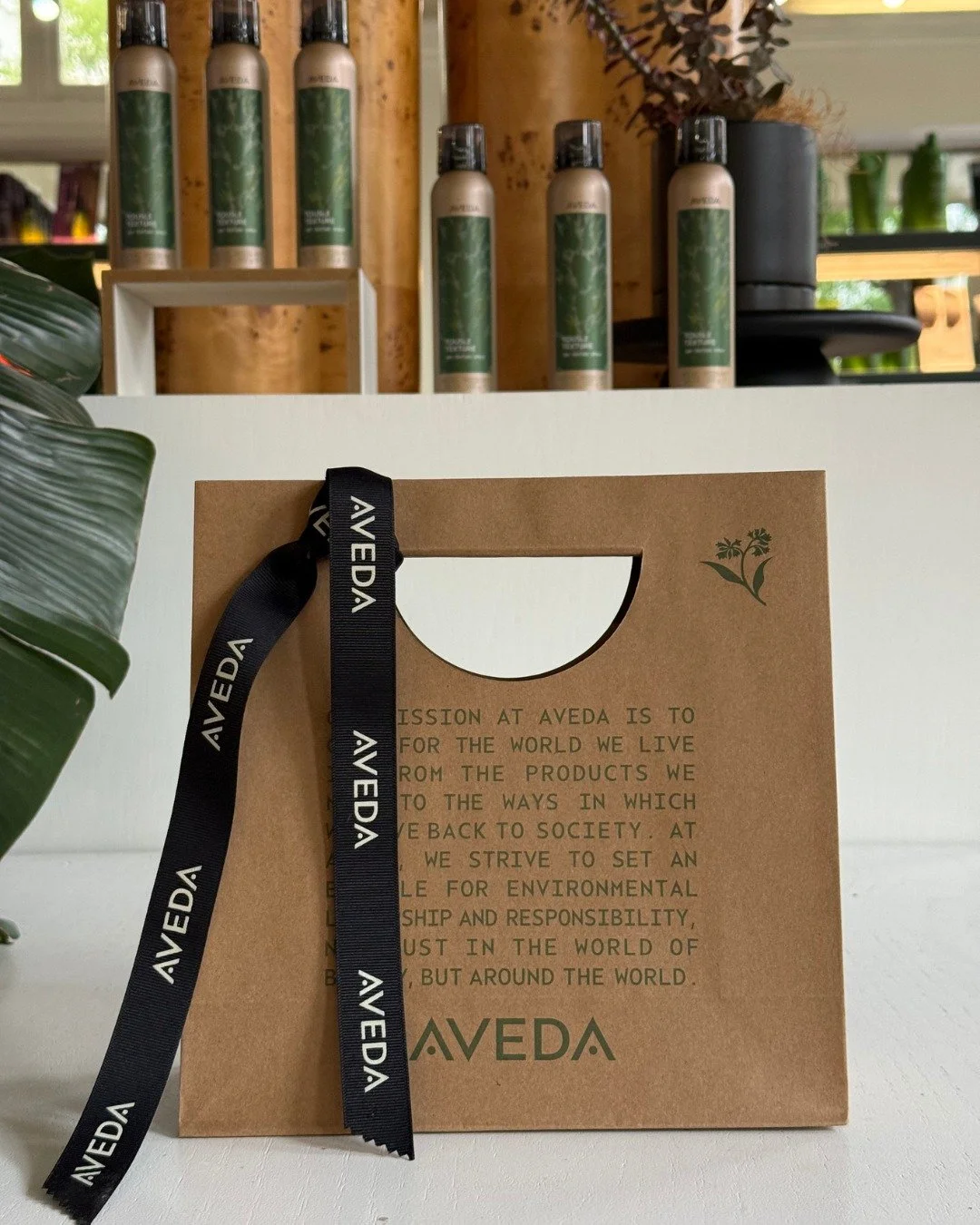 New bag alert! 👀

If you haven&rsquo;t seen the latest Aveda retail bags yet, consider this your official sneak peek. The old bags are officially being phased out, which means you&rsquo;ll be catching these beauties on the way to your salon very soo