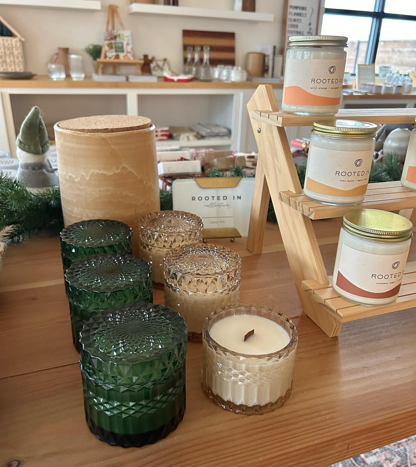 Doesn&rsquo;t a crackling wood wick candle just scream Christmas time!? New holiday scents in the shop from @rootedincandlestudio