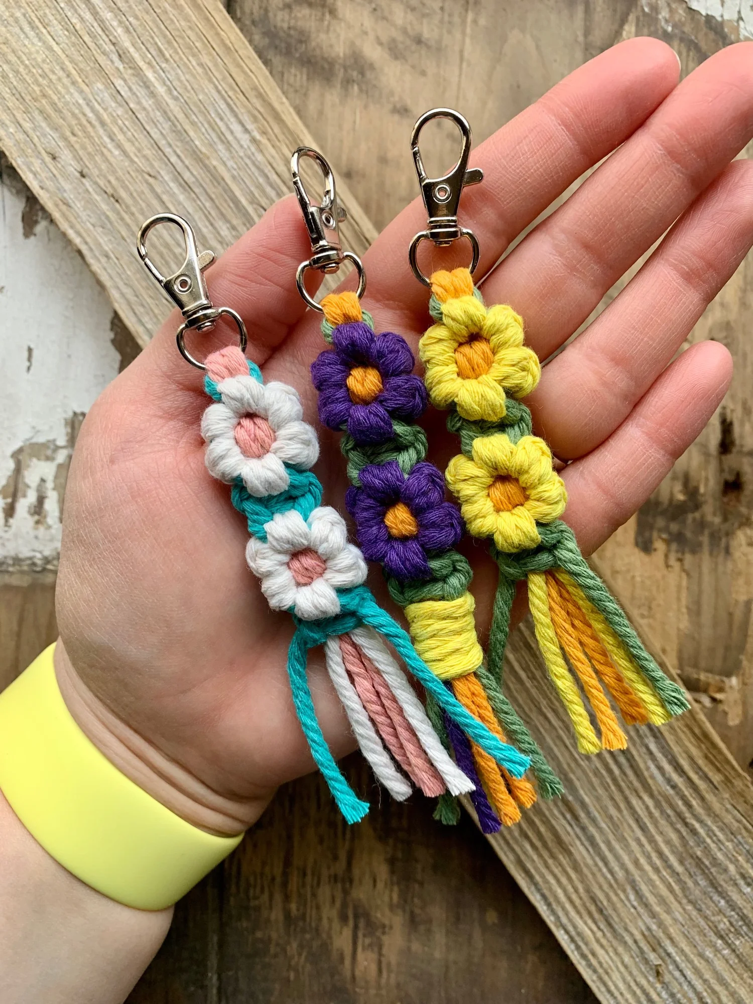 最終値下！新品OVY Carabiner Macrame Keychain Daffodil Macrame Keychain — Amanda Harman