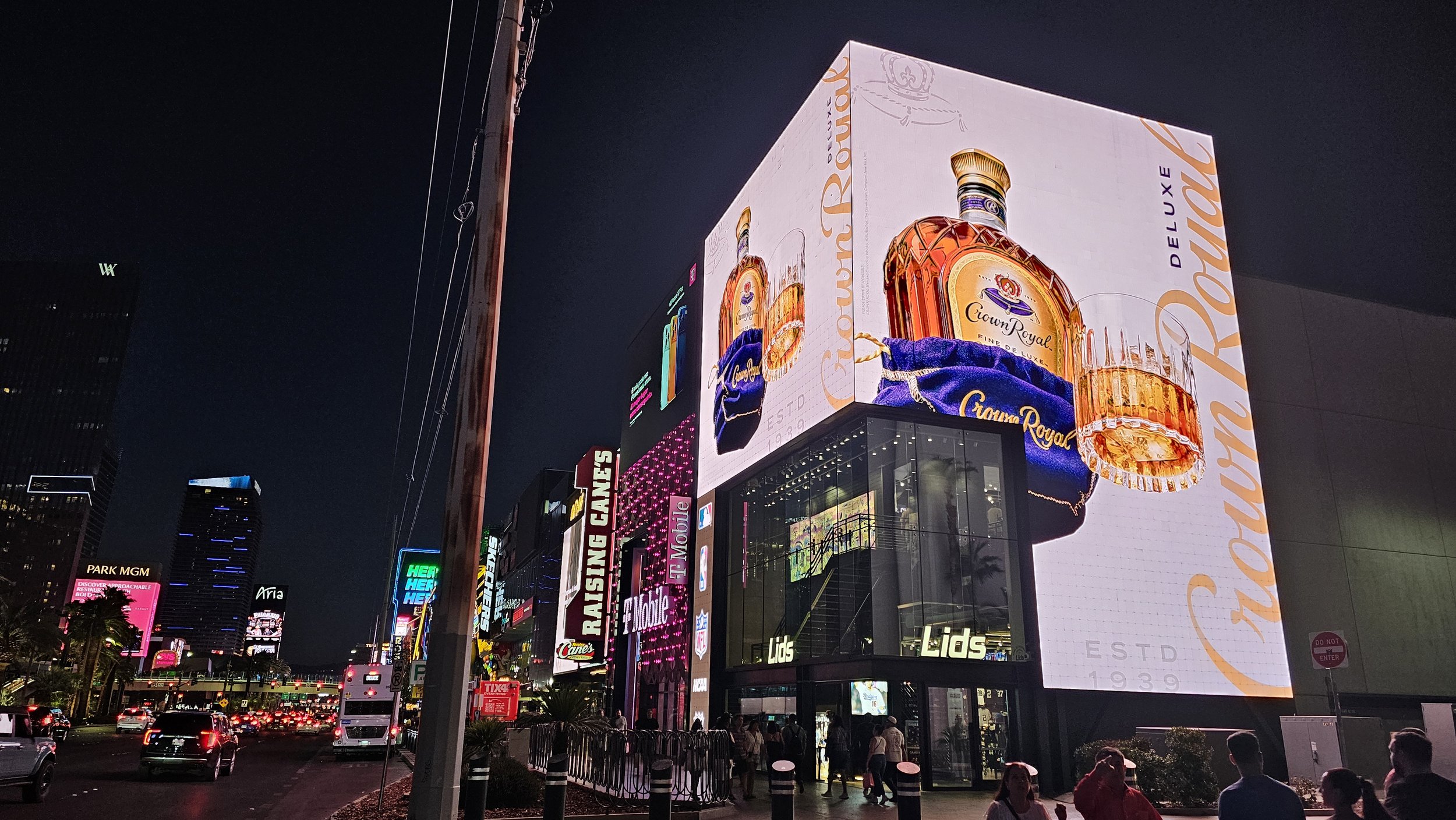 CrownRoyal_Lids_pic4_SpotlightOutdoor.jpg