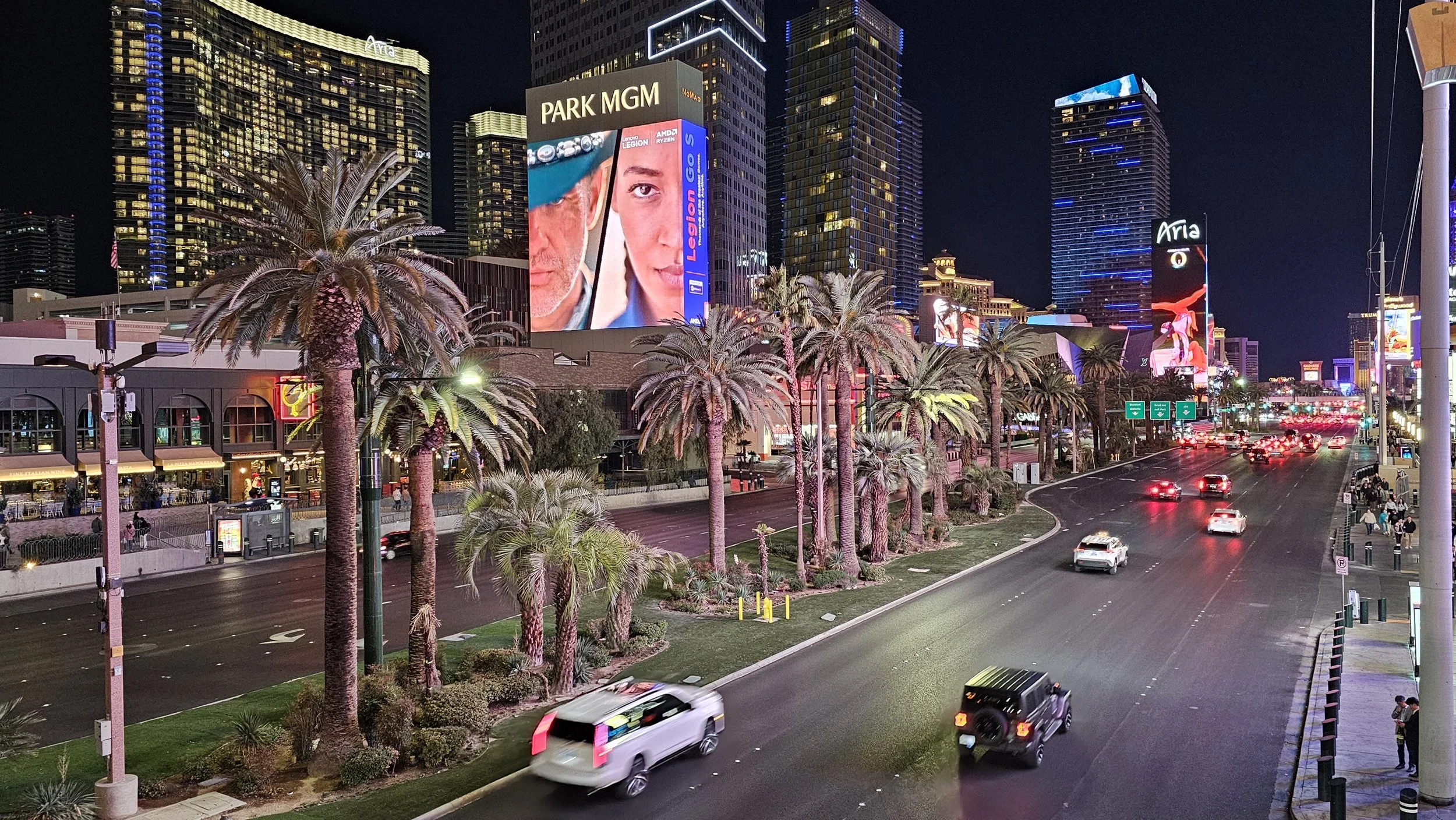 Lenovo_ParkMGM_pic3_SpotlightOutdoor (1).jpg