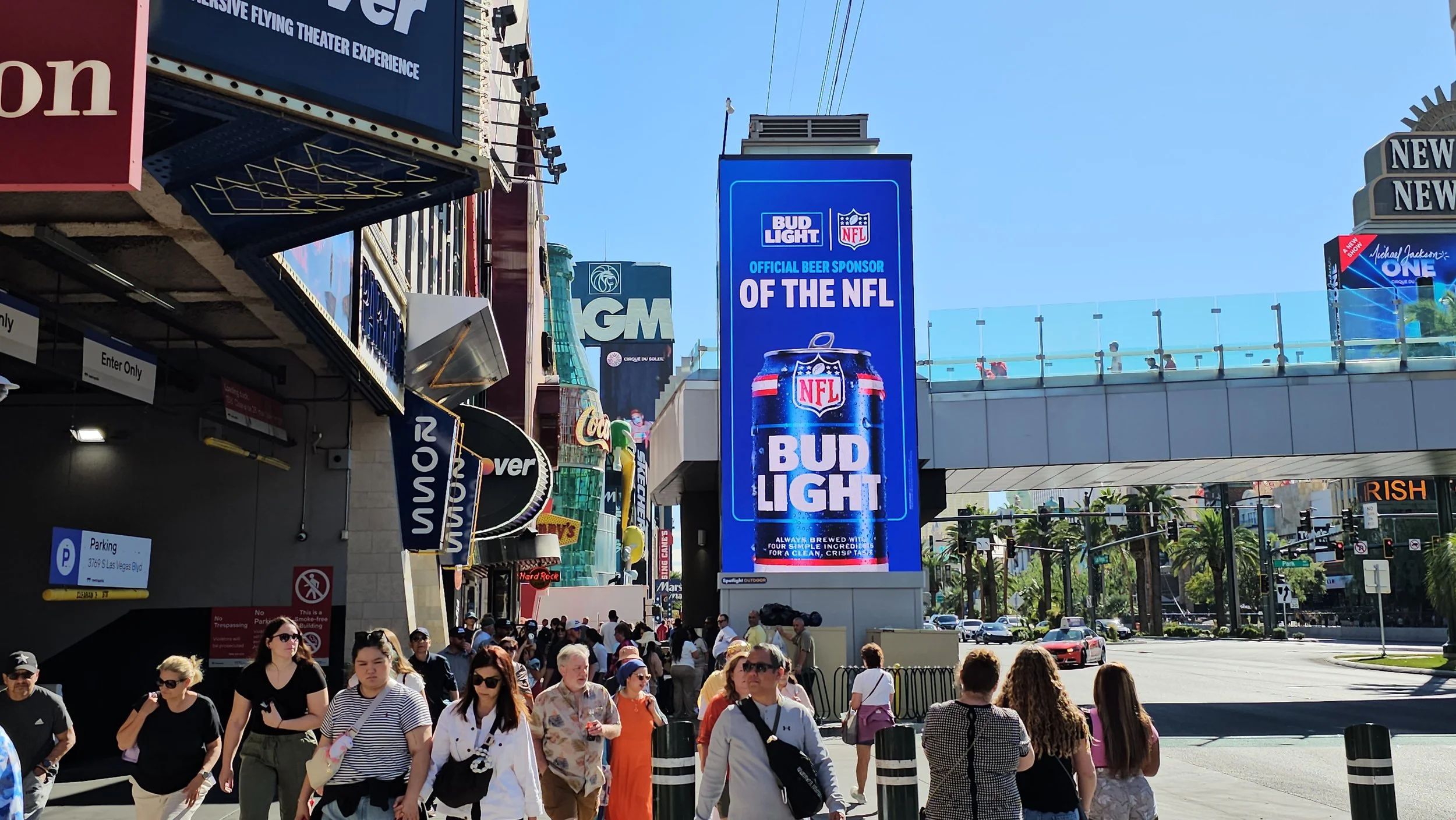 BudLight_VSTN_Showcase_pic1_SpotlightOutdoor.jpg