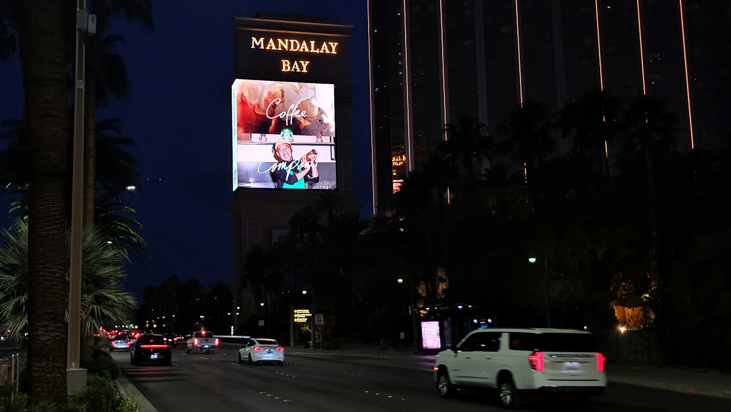 Starbucks_MandalayBay_pic3_SpotlightOutdoor.jpg