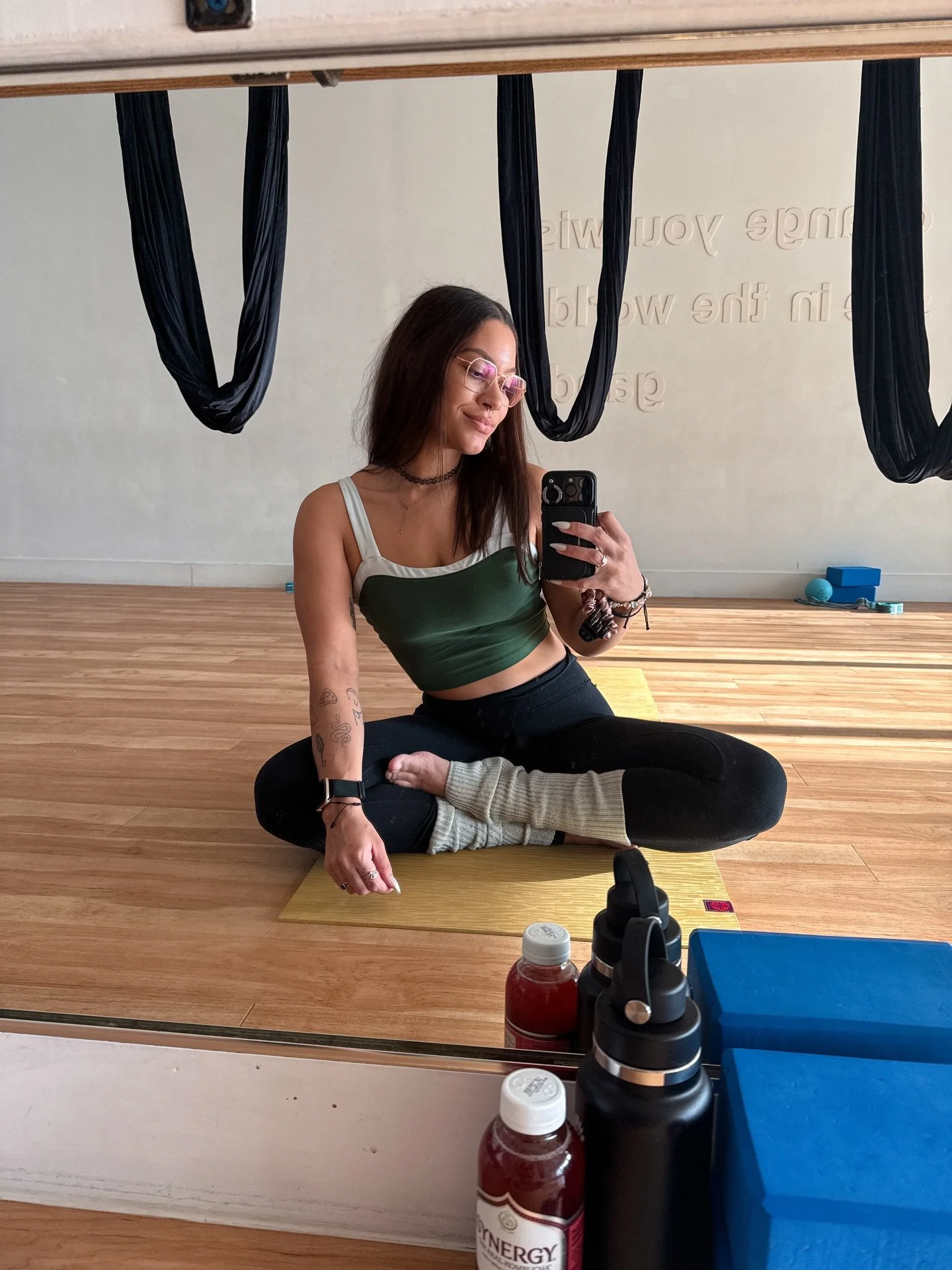 Magical Monday mornings at @flyflowfitness ✨🌱

#boyntonbeach #boyntonbeachfl #aerialfitness #aerialarts