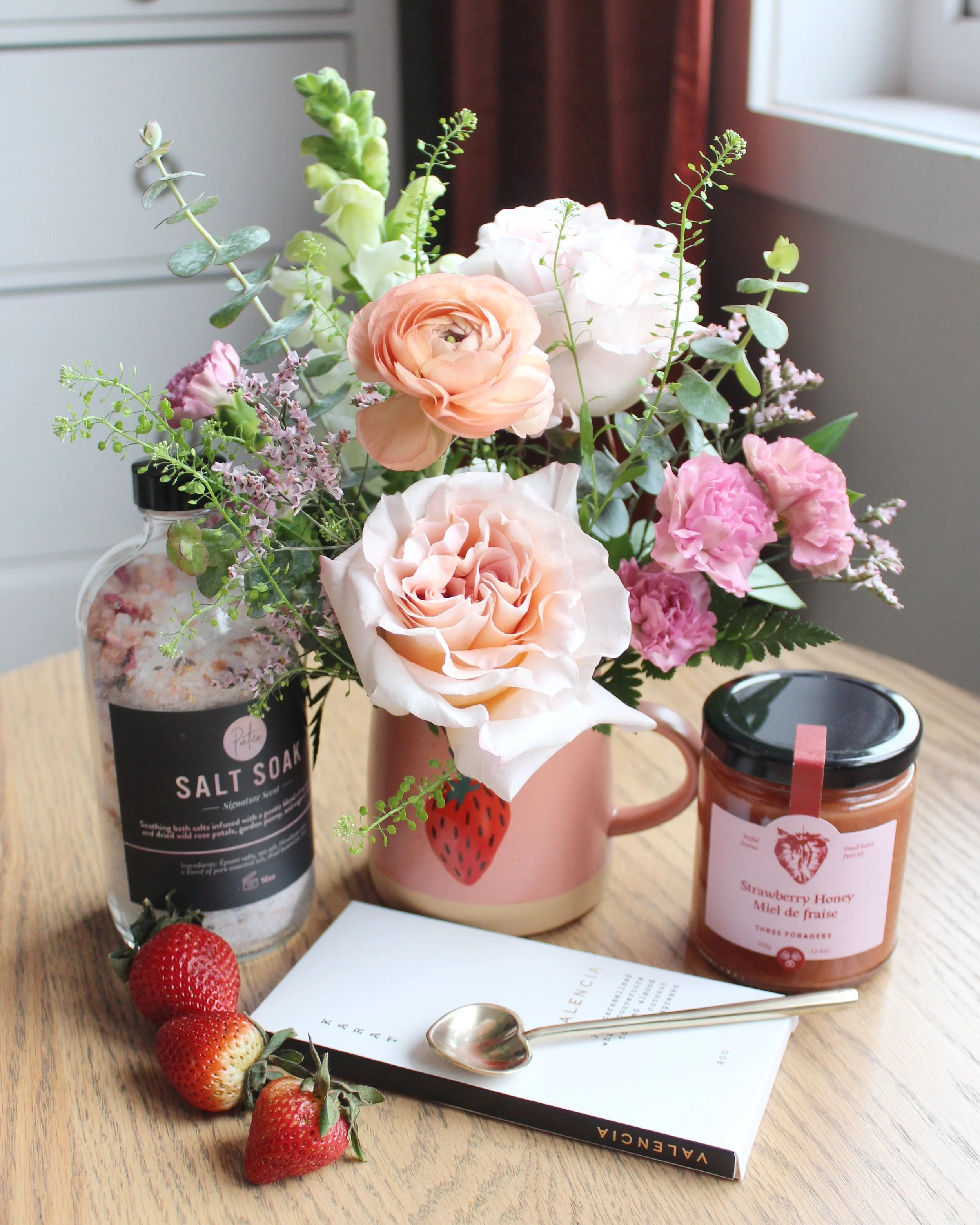 Strawberry Sonnet Gift Box2.JPG