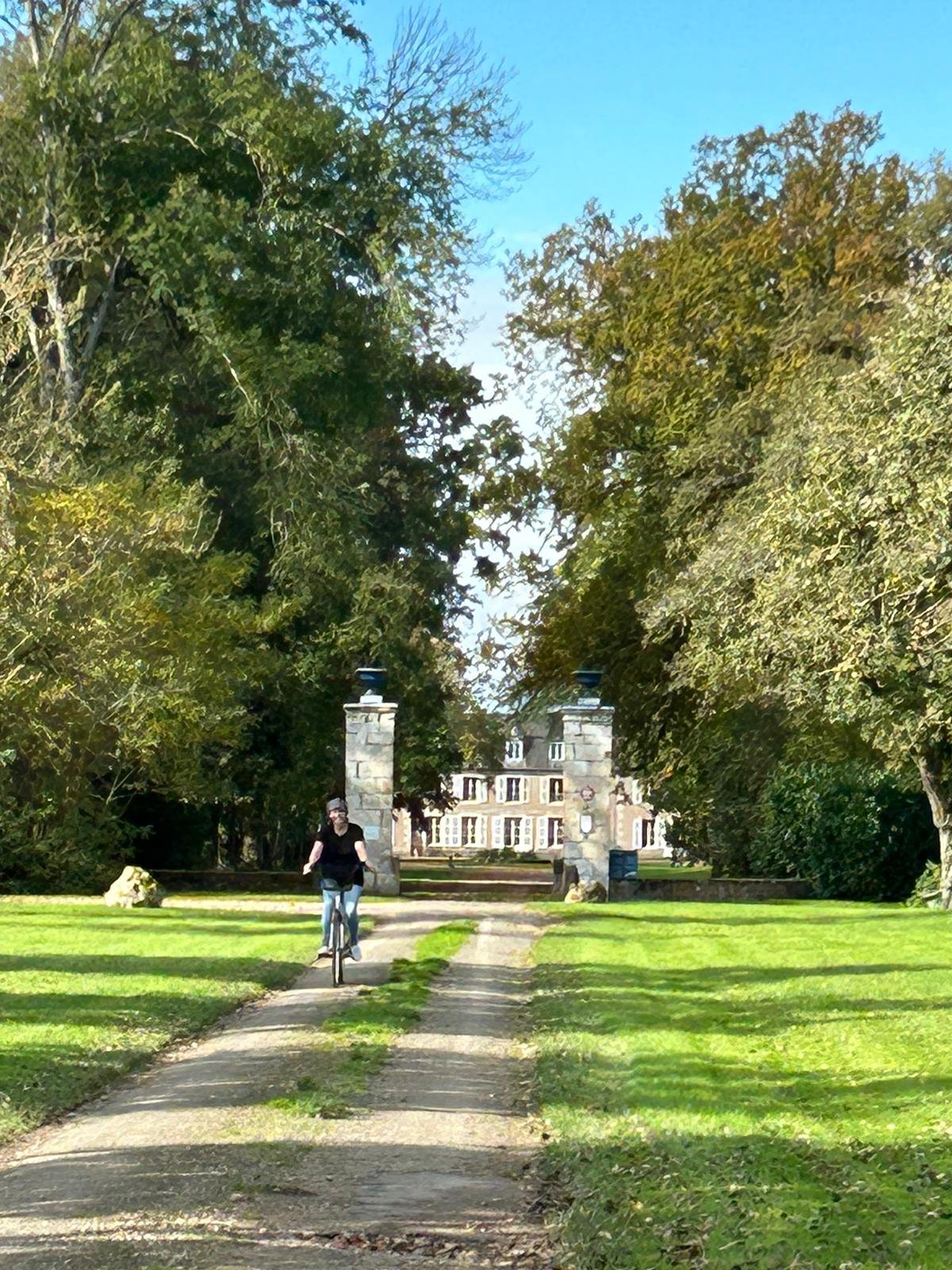 the entrance to Chateau de Bouthonvillers