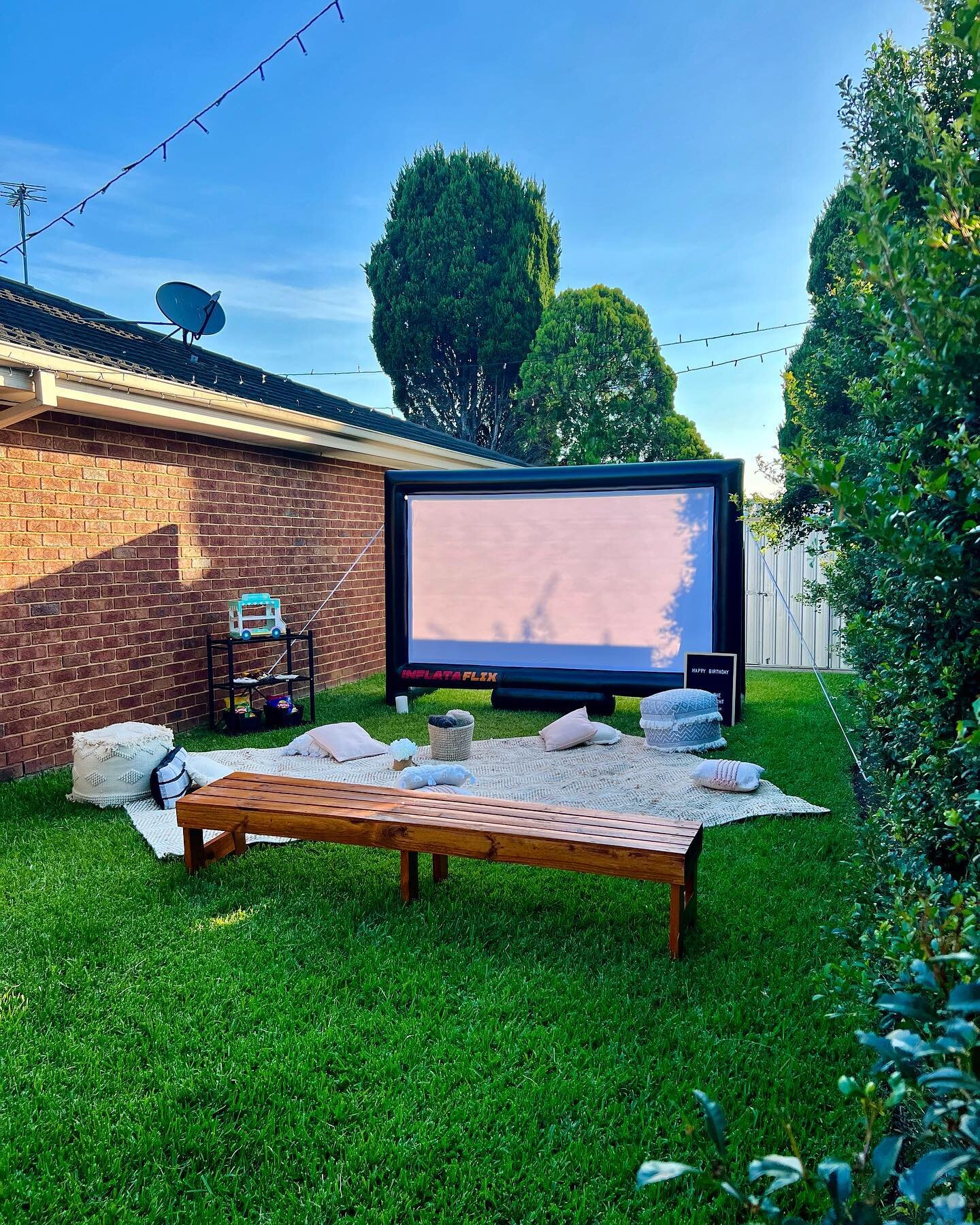 Who needs a movie theater when you can have a picnic and a movie right in your backyard? 🎉🎥 

Our inflatable movie screen is the ultimate birthday party entertainment! 

#Inflataflix #BackyardCinema #OutdoorCinema #MovieNights #PicnicParty