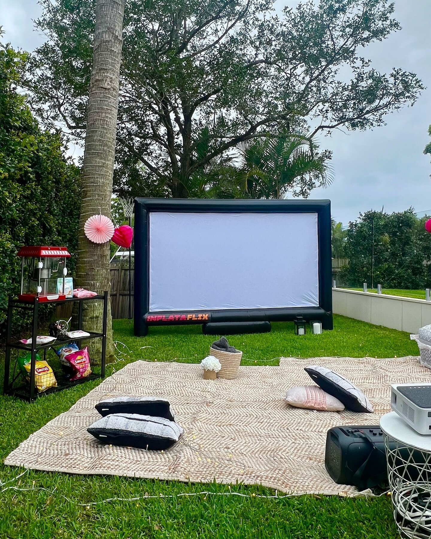 A look at our most recent boho package 😍 

DM for all enquiries 📥

#bohemianpackage #outdoorcinema #cinemahire #sydney🇦🇺 #inflataflix