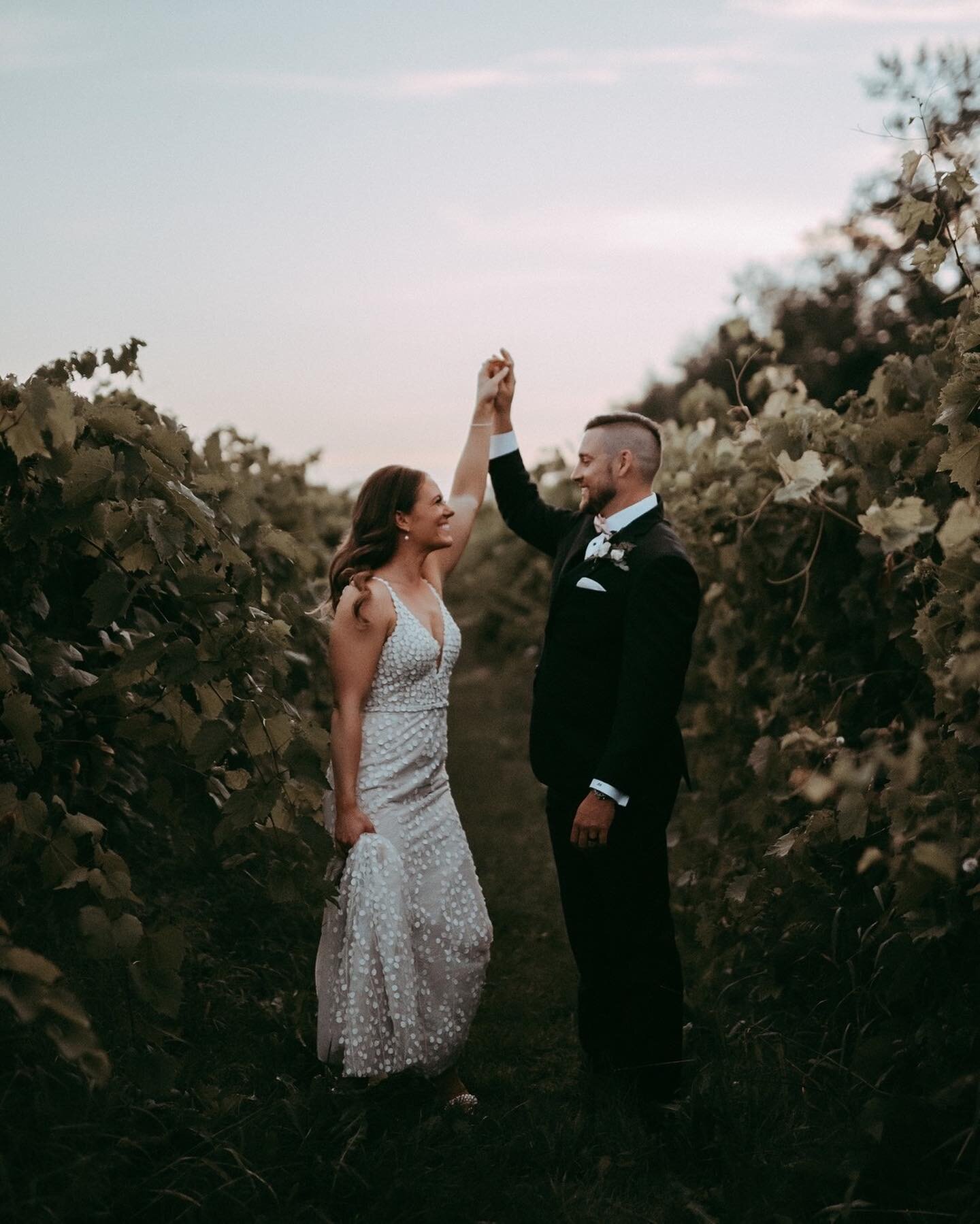 Dance with me? Always. 
⠀⠀⠀⠀⠀⠀⠀⠀⠀
.
.
.
⠀⠀⠀⠀⠀⠀⠀⠀⠀
S + M wedding @hollandmarshwineries⁠
⁠
Planner/Coordinator: @solauweddings ⁠
Photography: @hipnotikphotography ⁠