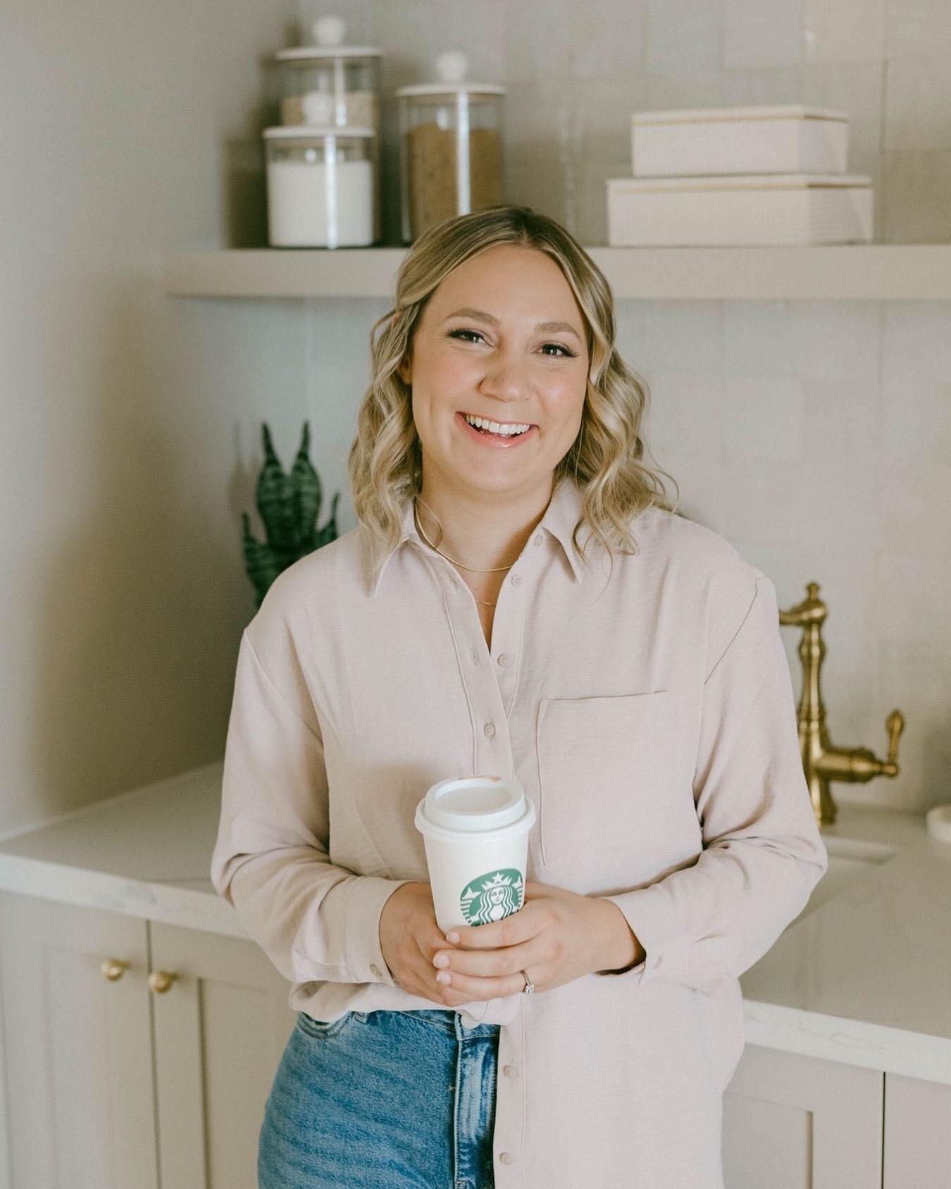 Drink matcha, be married!
⠀⠀⠀⠀⠀⠀⠀⠀⠀
Happy Friday! 
⠀⠀⠀⠀⠀⠀⠀⠀⠀
.
.
.
⠀⠀⠀⠀⠀⠀⠀⠀⠀
Photography: @alix.gould 
Space: @sbc_studio905
HMU: @presleyfoskettmakeup @smashhair 
Host: @kjandco