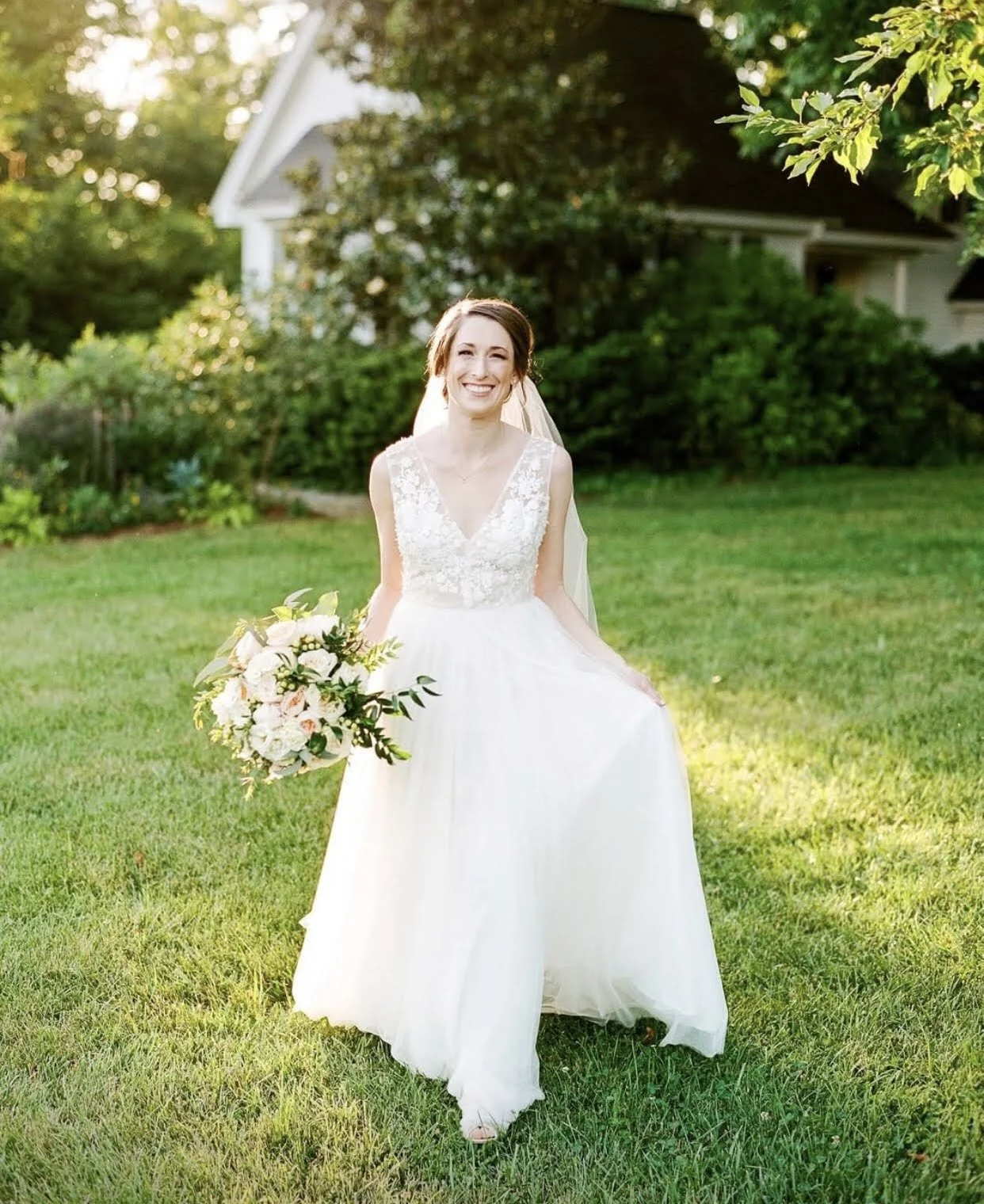 romantic-bridal-bun-chateau-des-flueres.nc.jpg