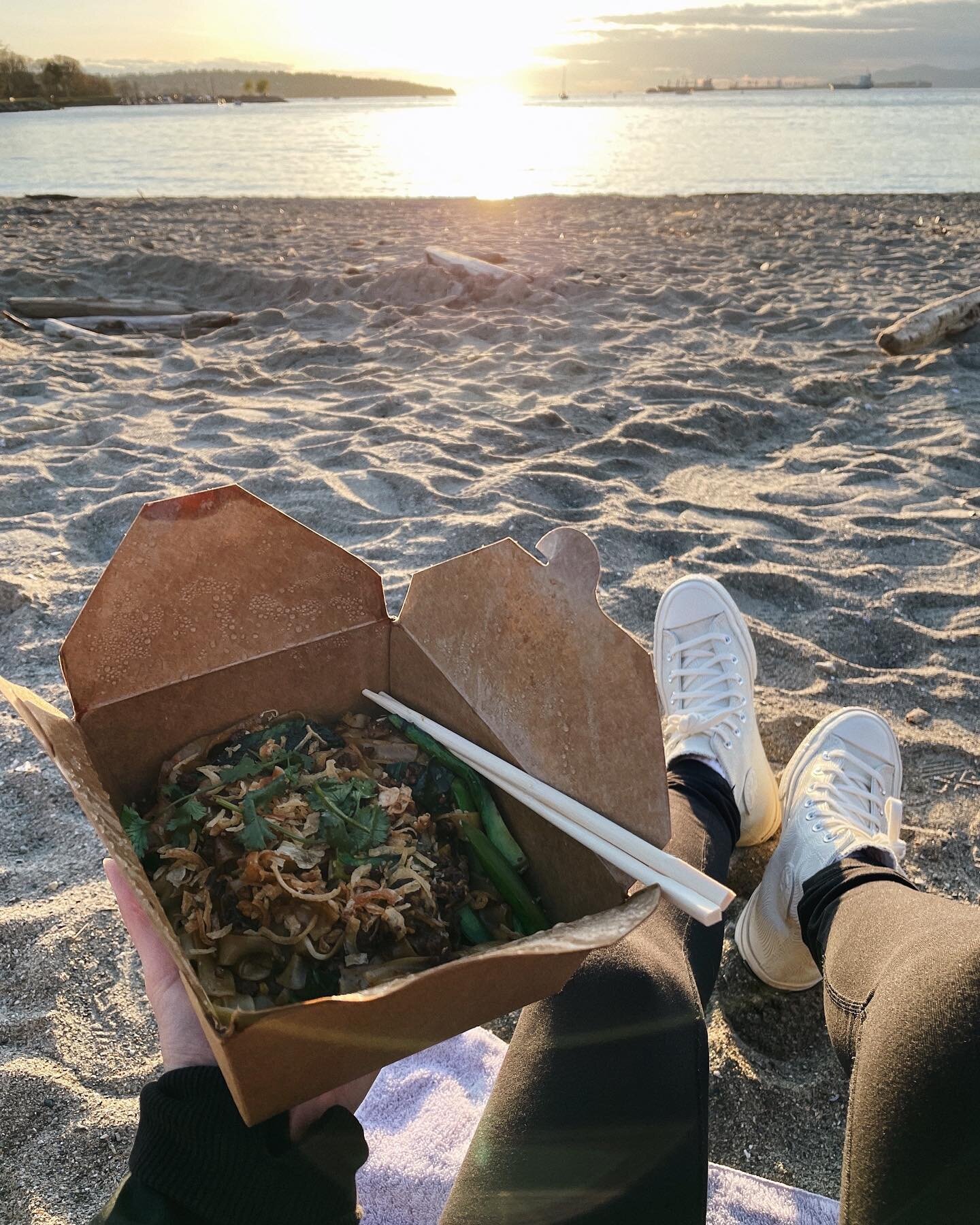 Eating by the ocean hits different
.
.
.
.
.
#vancityeats #vancouverfoodie #vancouverfood #eatingbythesea #pacificnorthwest #vaneats #vancouverblogger #vancouverbc