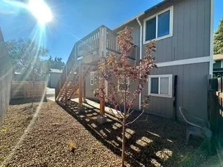 $1,750 / 2br - 747ft2 - Upstairs ADU with private deck and fenced yard (SW Bend)