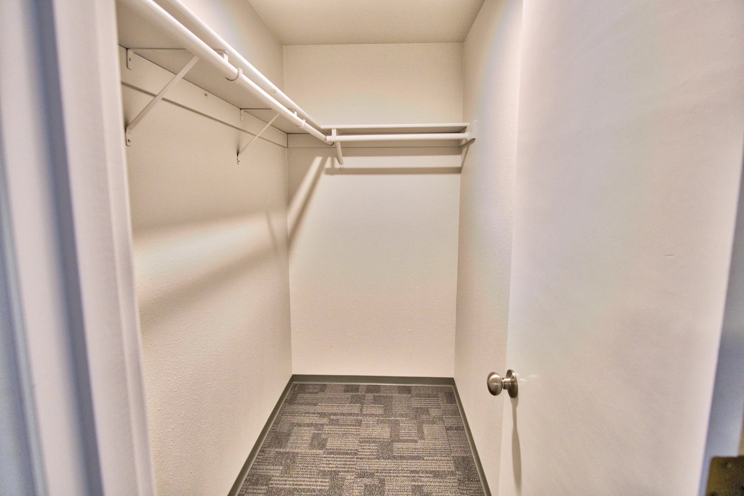 Walk in Closet.jpeg