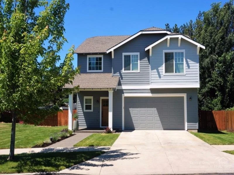 $3,350 / 3br - 1782ft2 - HUGE fenced back yard