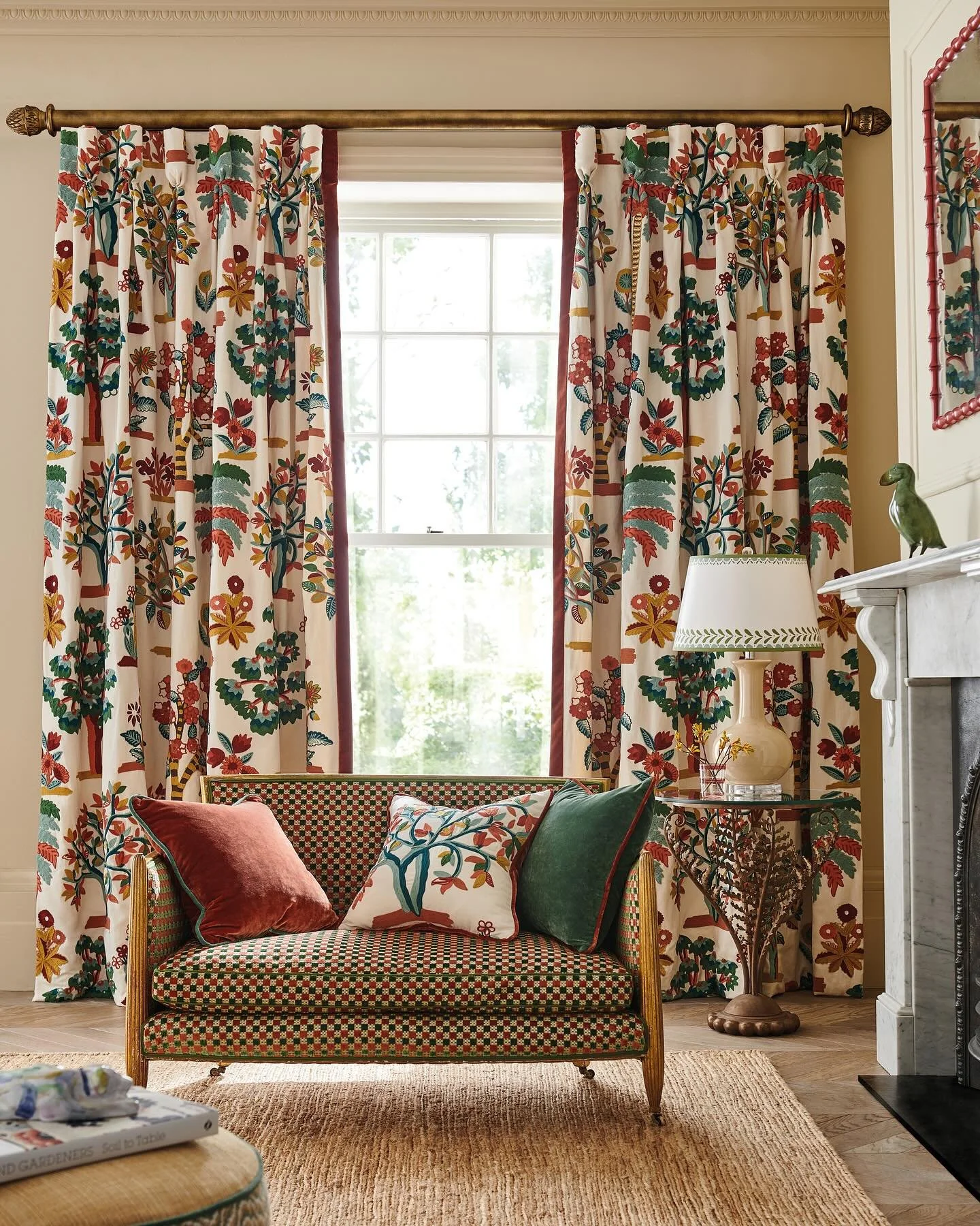 Nina Campbell presents FARNAZ
The FARNAZ collection is inspired by the intricate gardens and grand architecture along the Silk Route, evoking the magnificence of Byzantine, Ottoman, and Persian empires. Rooted in artistic traditions, FARNAZ&mdash;der