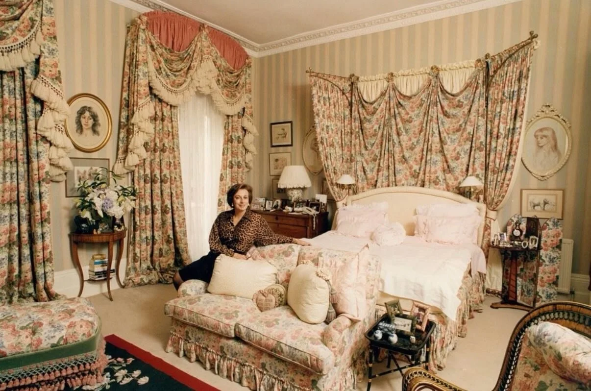 Now that&rsquo;s a bedroom. Nina Campbell&rsquo;s bedroom from her London house in the 90s. #designinspiration