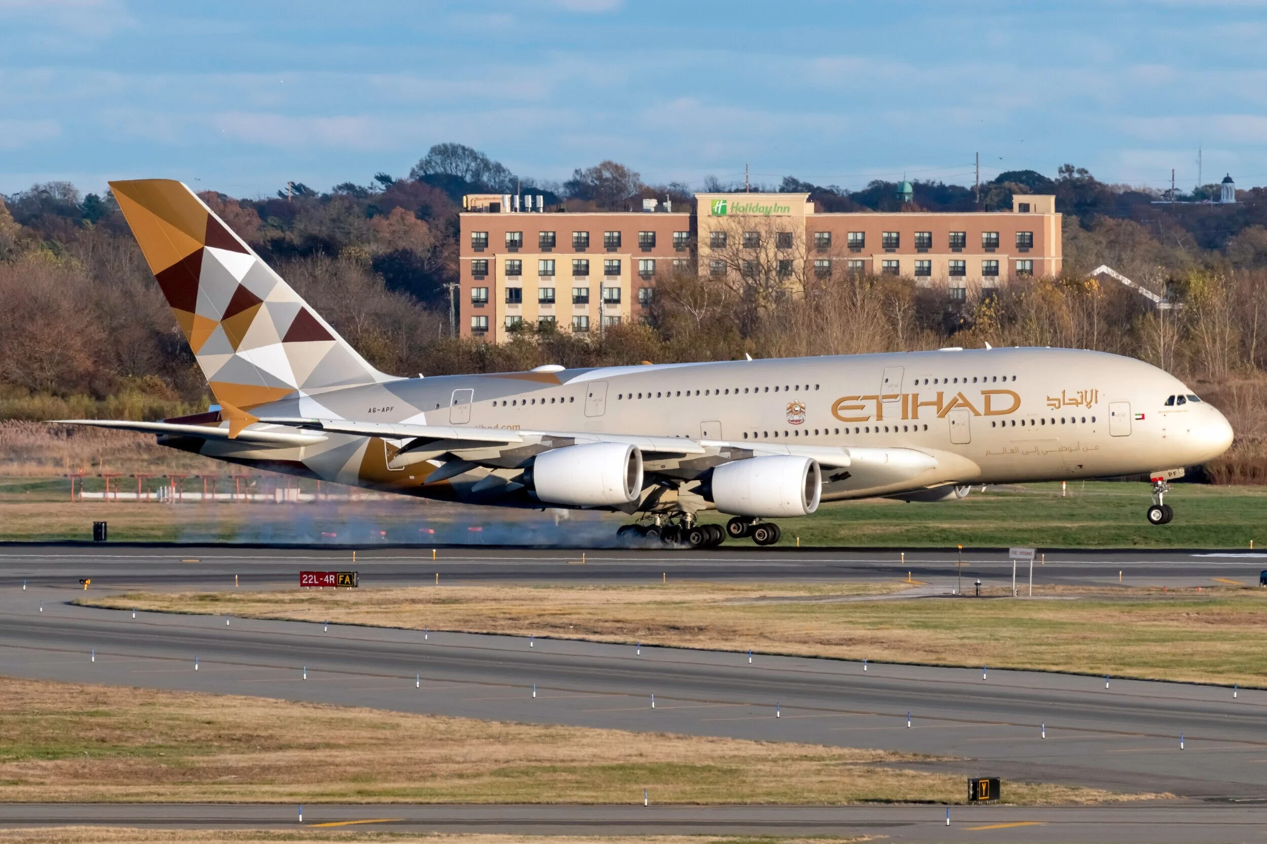 Etihad+Airways+Airbus+A380-861+A6-APF.jpg