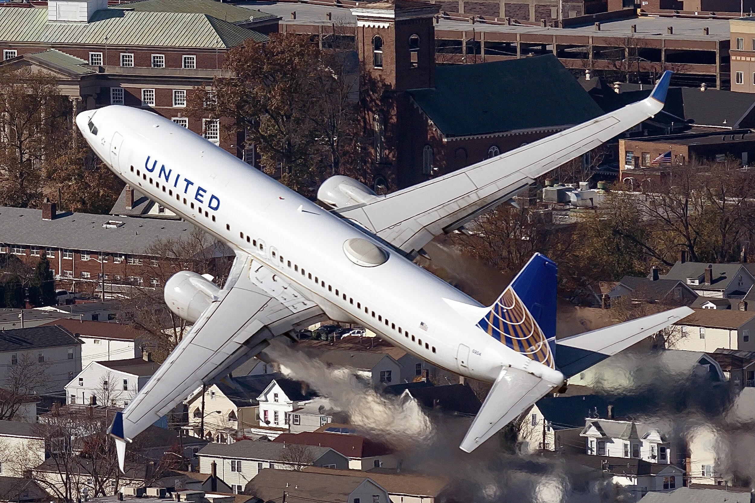 United Airlines Boeing 737-824 N35204.jpeg