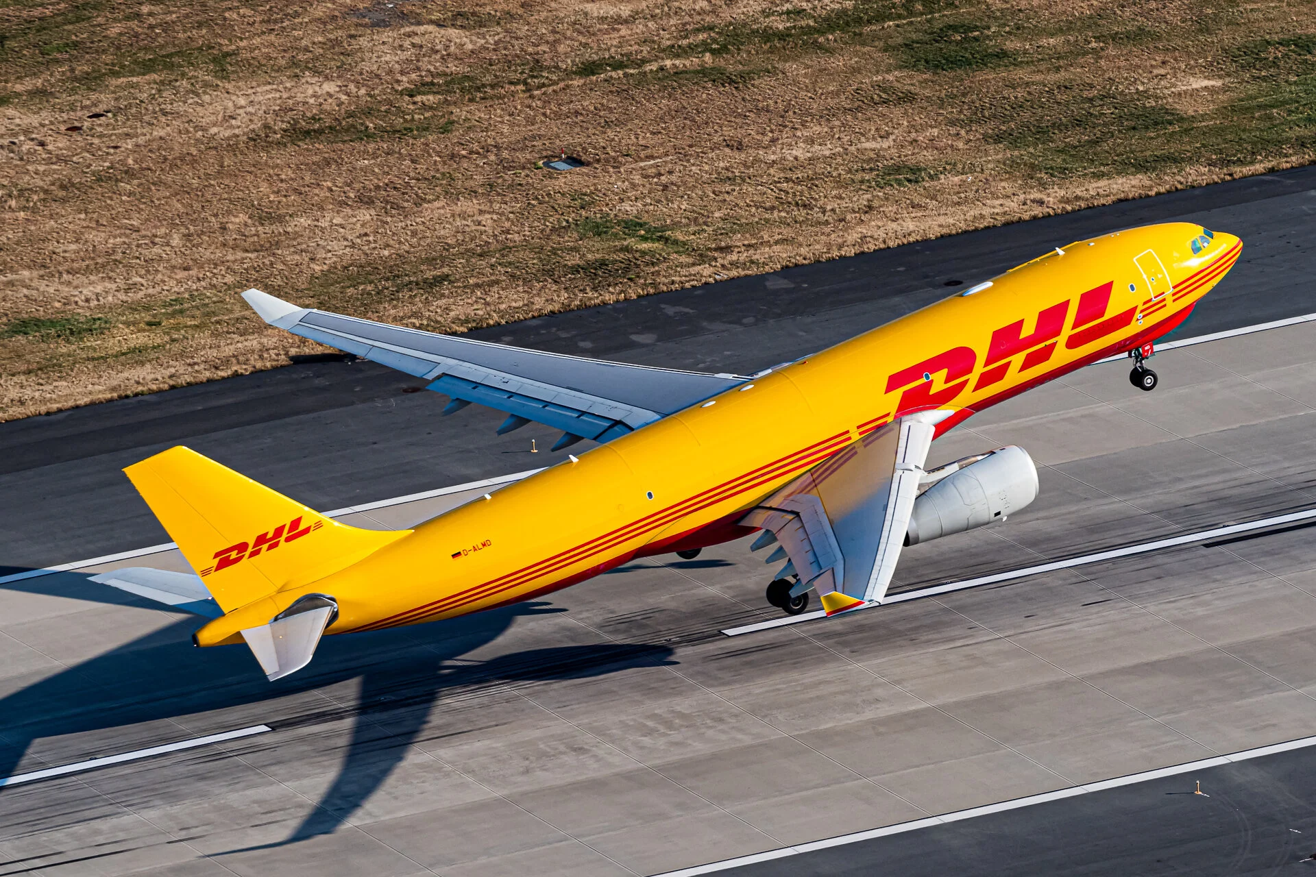 DHL Airbus A330-243F D-ALMD.jpg