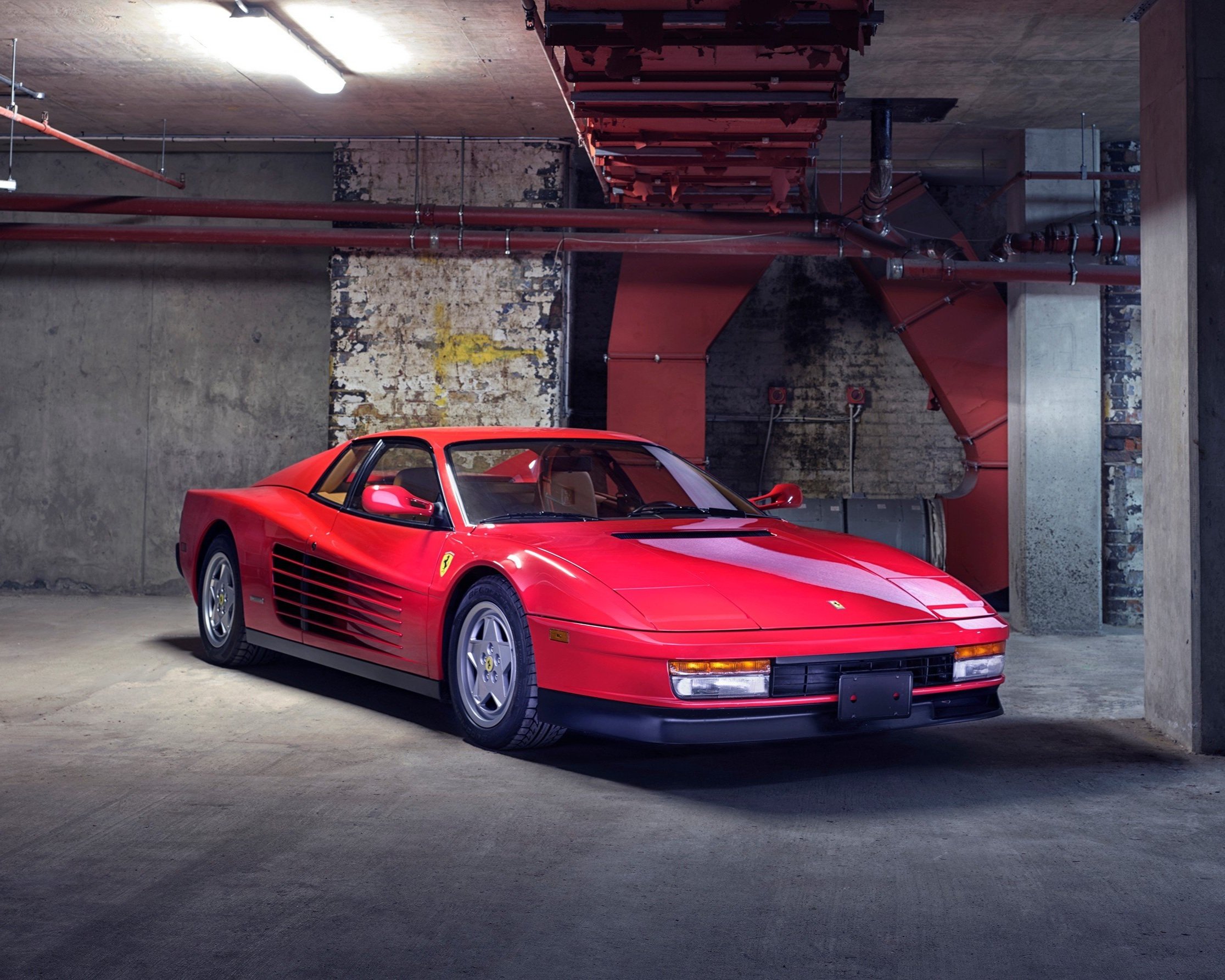 FERRARI TESTAROSSA