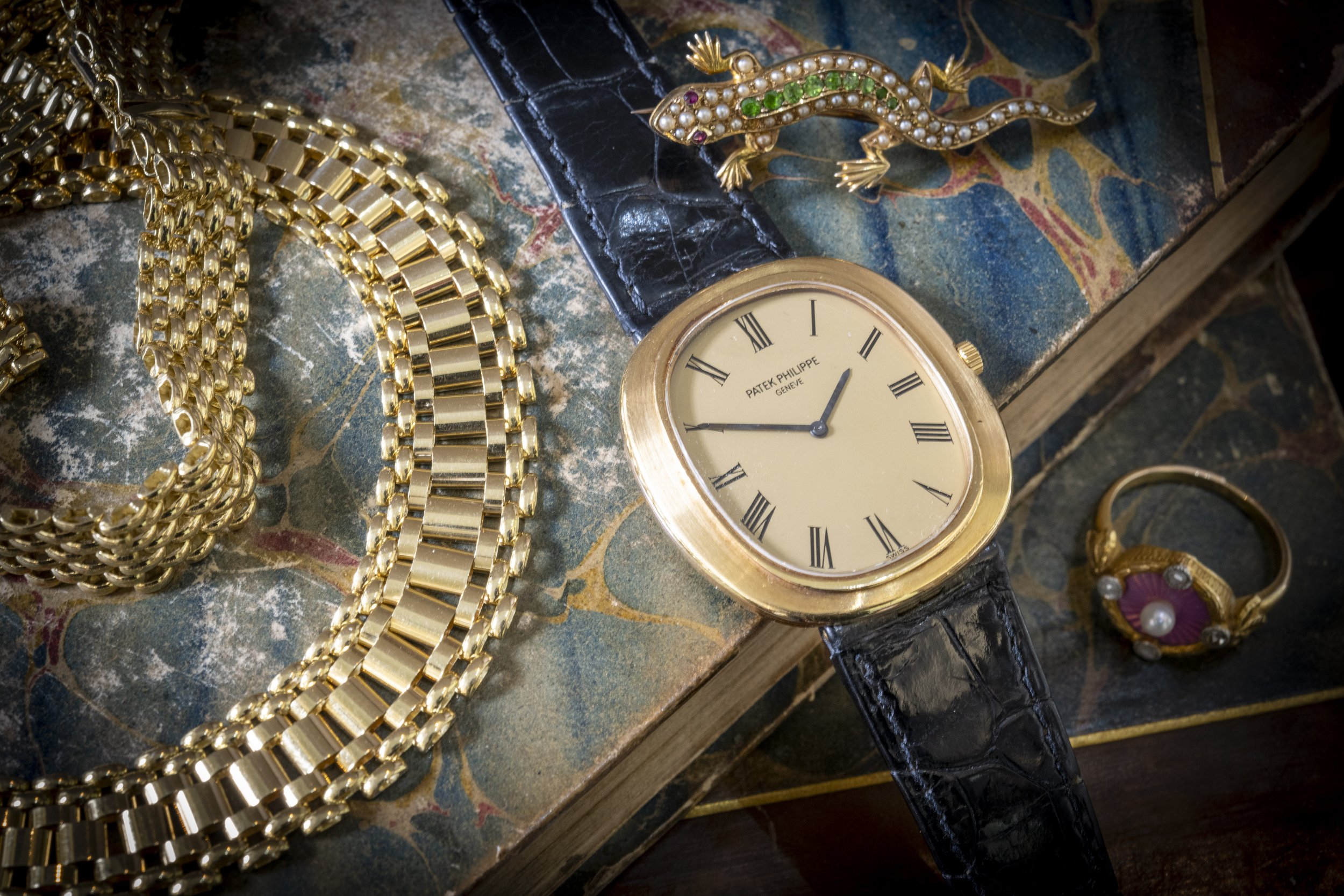 25 NOVEMBER 2026
SILVER, WATCHES & JEWELLERY
PATEK PHILLIPE: AN 18K GOLD ELLIPSE WRISTWATCH 
Estimate: £2,000-£3,000