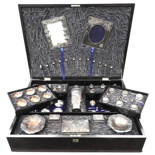 silver-travelling-compendium-Property-of-a-Hamphsire-Gentleman-20230322-300.jpg