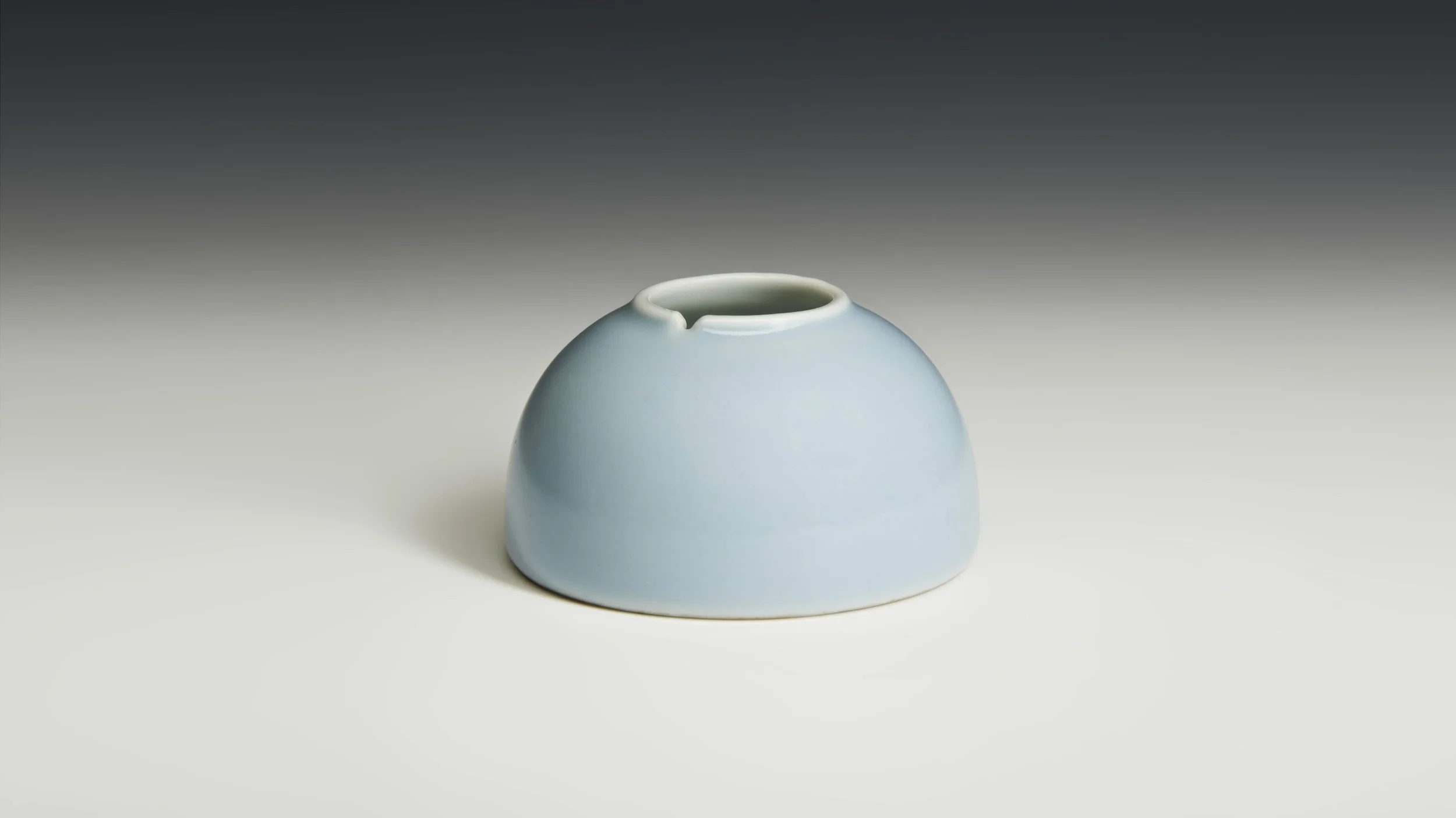 MONDAY 10 NOVEMBER AT 9:30AM
FINE ASIAN ART
A SMALL RARE CLAIR-DE-LUNE GLAZE WATER POT, TAIBO ZUN, YONGZHENG SIX CHARACTER MARK AND OF THE PERIOD
PROVENANCE: From the Private Collection of Richard Marchant and thence by descent
ESTIMATE: £30,000 - £5