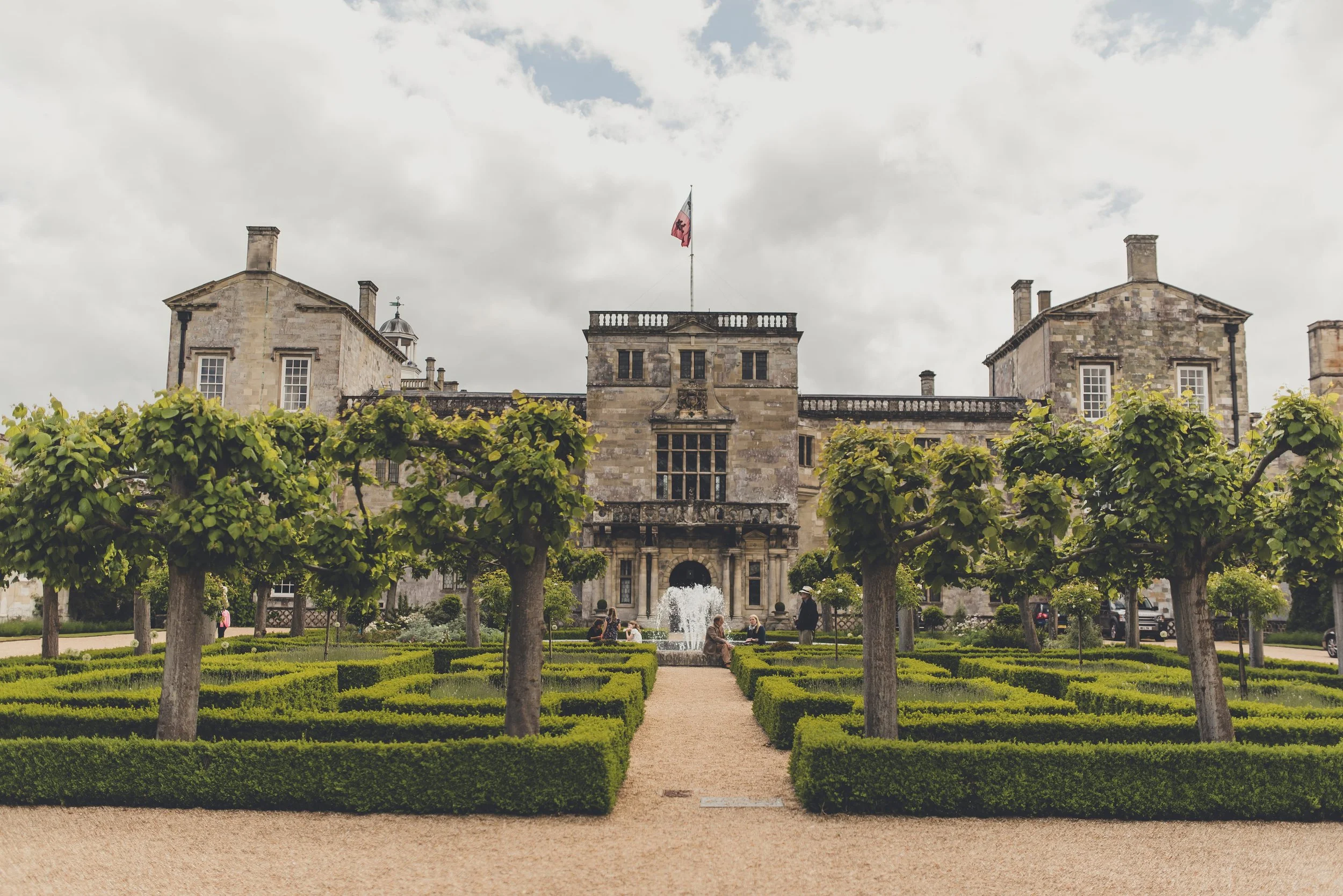 SATURDAY 20 JUNE 
FINE JEWELLERY, WATCHES & OPULENT OBJECTS
TO BE HELD AT CONCOURS DES LEGENDES, WILTON HOUSE, SALISBURY
Learn more