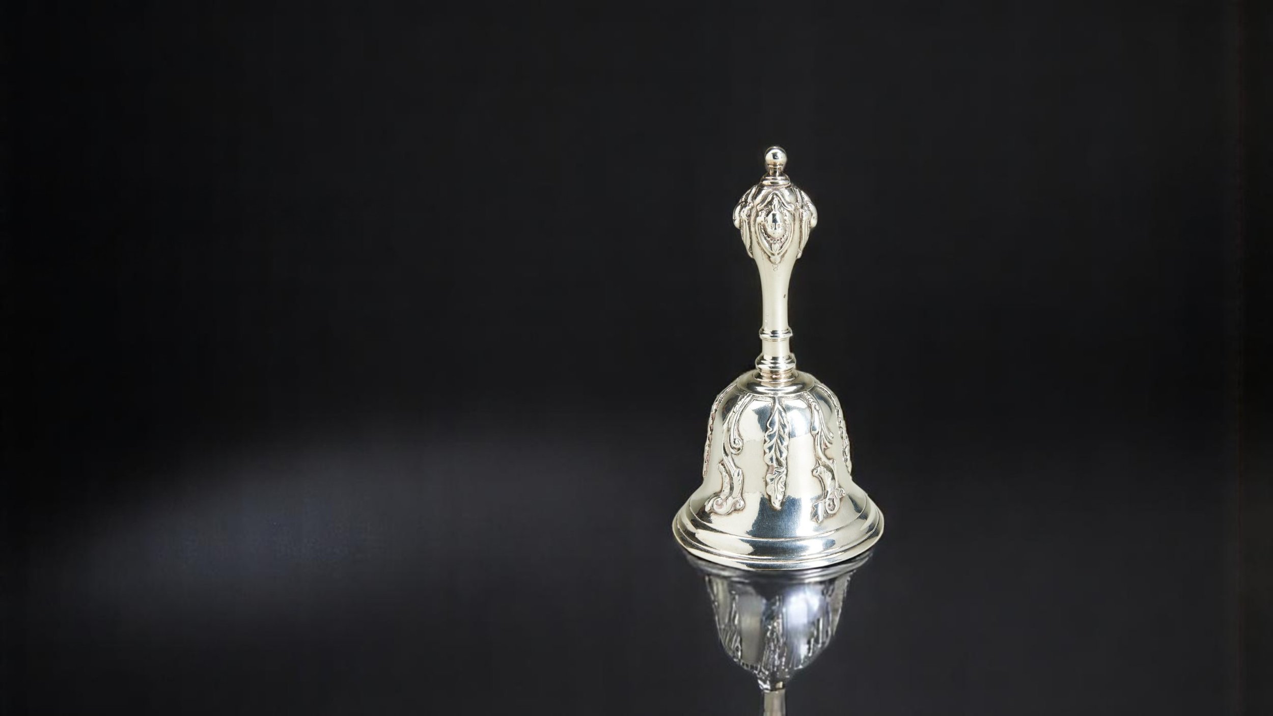 WEDNESDAY 11 JUNE AT 10:30AM
FINE SILVER & OBJETS DE VERTU
A ROCOCO TABLE BELL, LONDON 1741, ESTIMATE: £600 - £800
Learn more