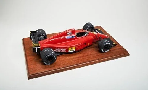20250621-9-automobilia-thruxton-retro-maurizio-conti-ferrari.jpg