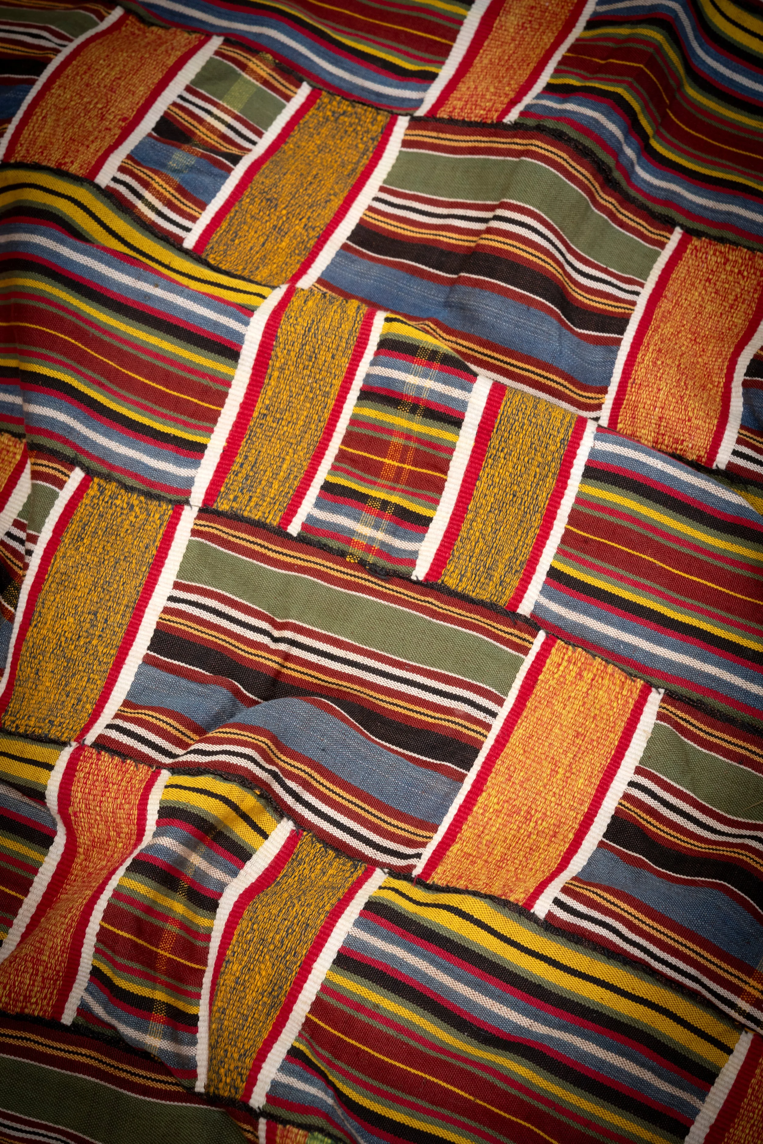 051225-winter-interiors-Ghanaian-kente-basket-weave-cloth-african-fabric.jpg