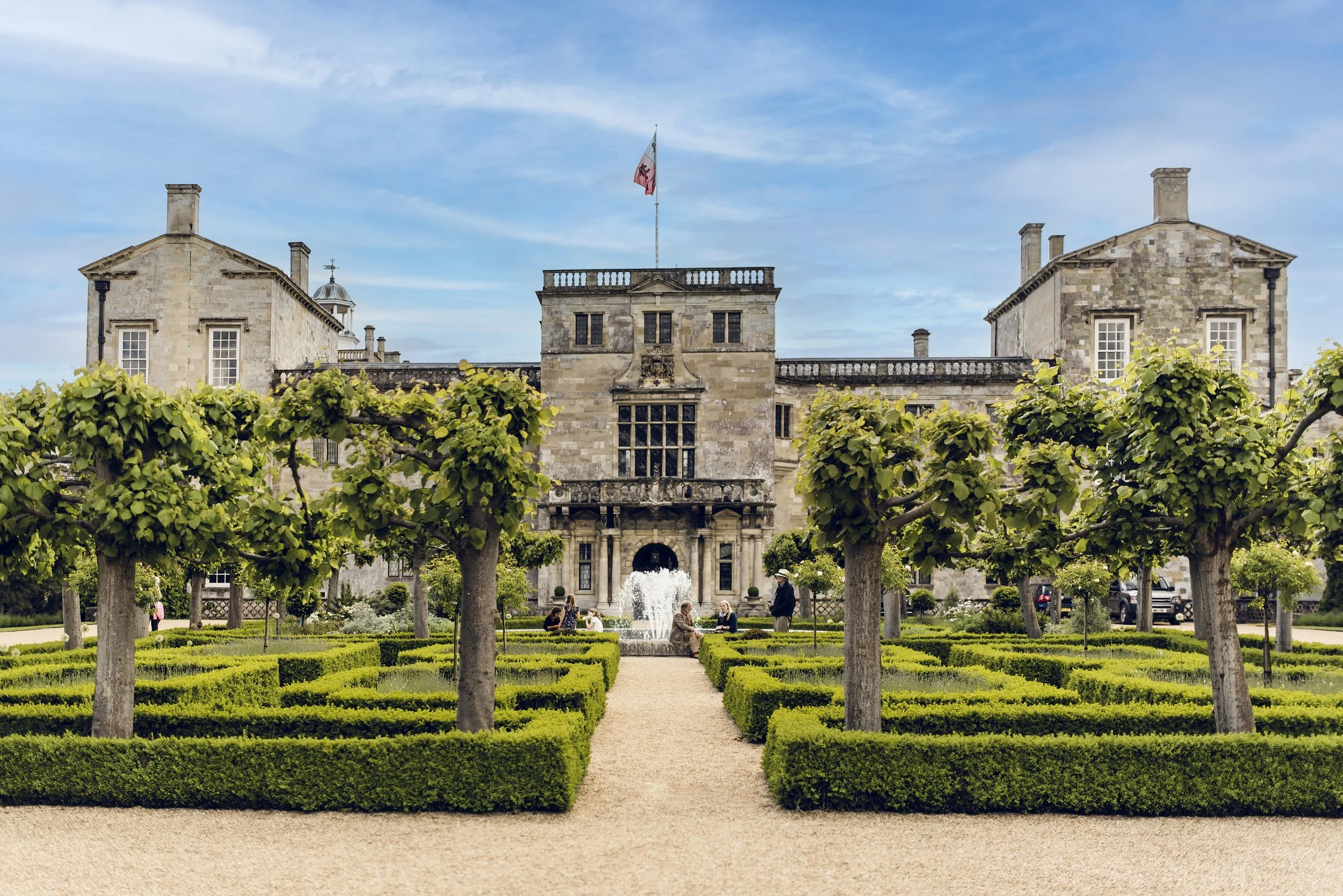 SATURDAY 20 JUNE 
FINE JEWELLERY, WATCHES & OPULENT OBJECTS
TO BE HELD AT CONCOURS DES LEGENDES, WILTON HOUSE, SALISBURY
Learn more