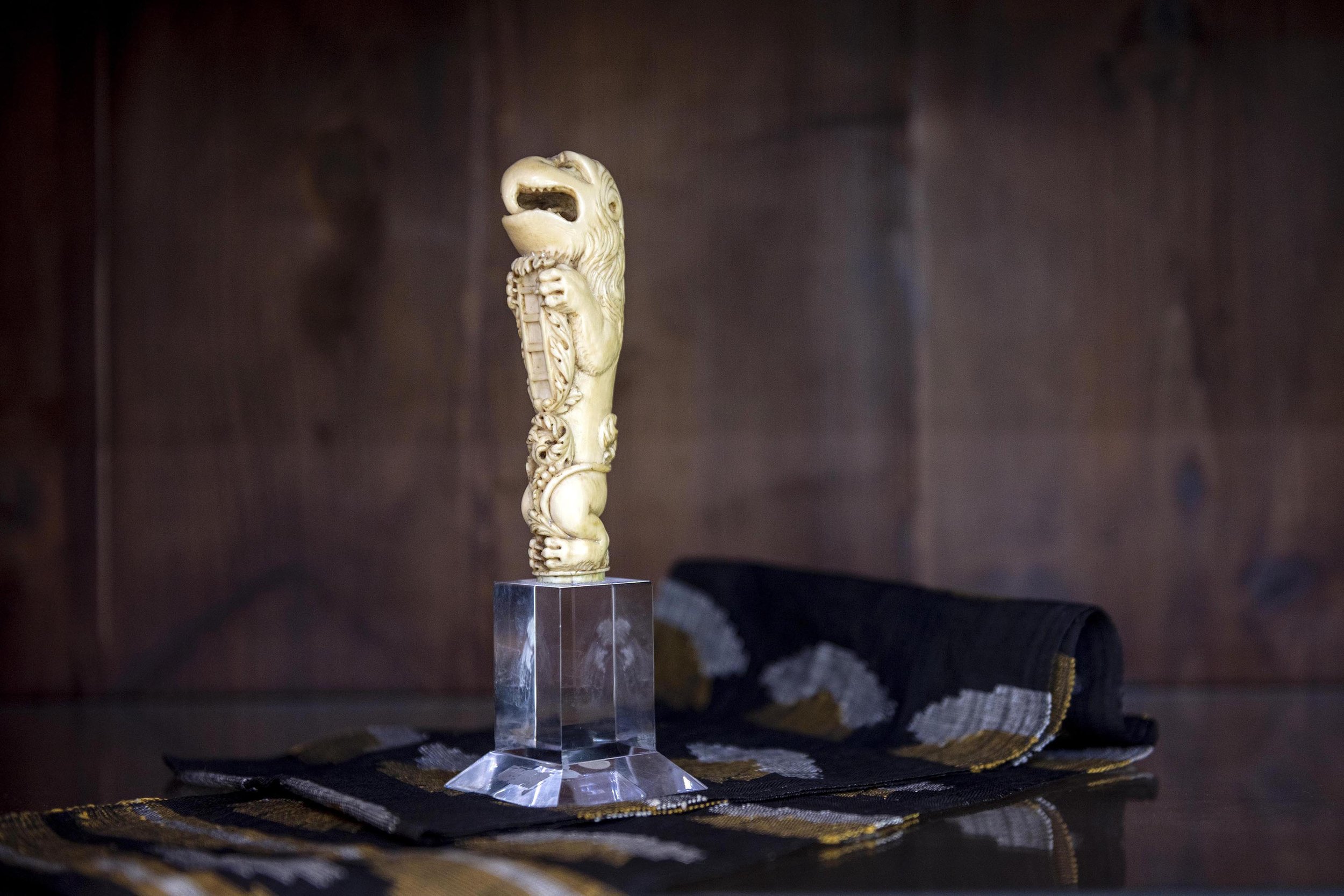 SATURDAY 20 JUNE 
FINE JEWELLERY, WATCHES & OPULENT OBJECTS
A FINE 15th/16th CENTURY VERONESE IVORY HUNTING SWORD HANDLE
ESTIMATE: £800-£1200