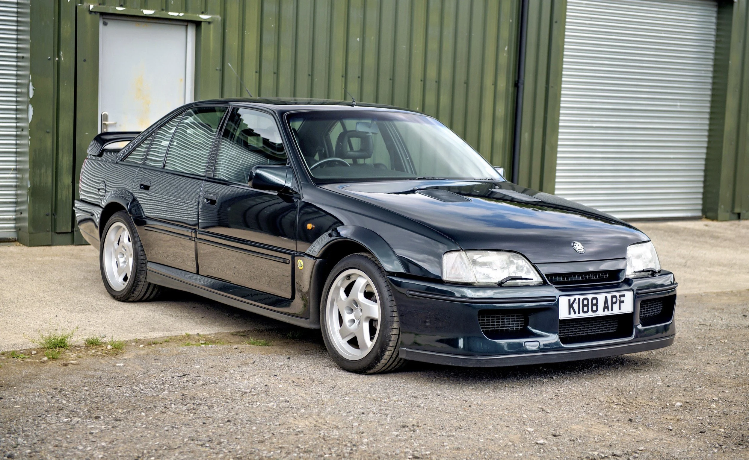 20250920-224-castle-combe-autumn-classsic-1993-lotus-carlton.JPG