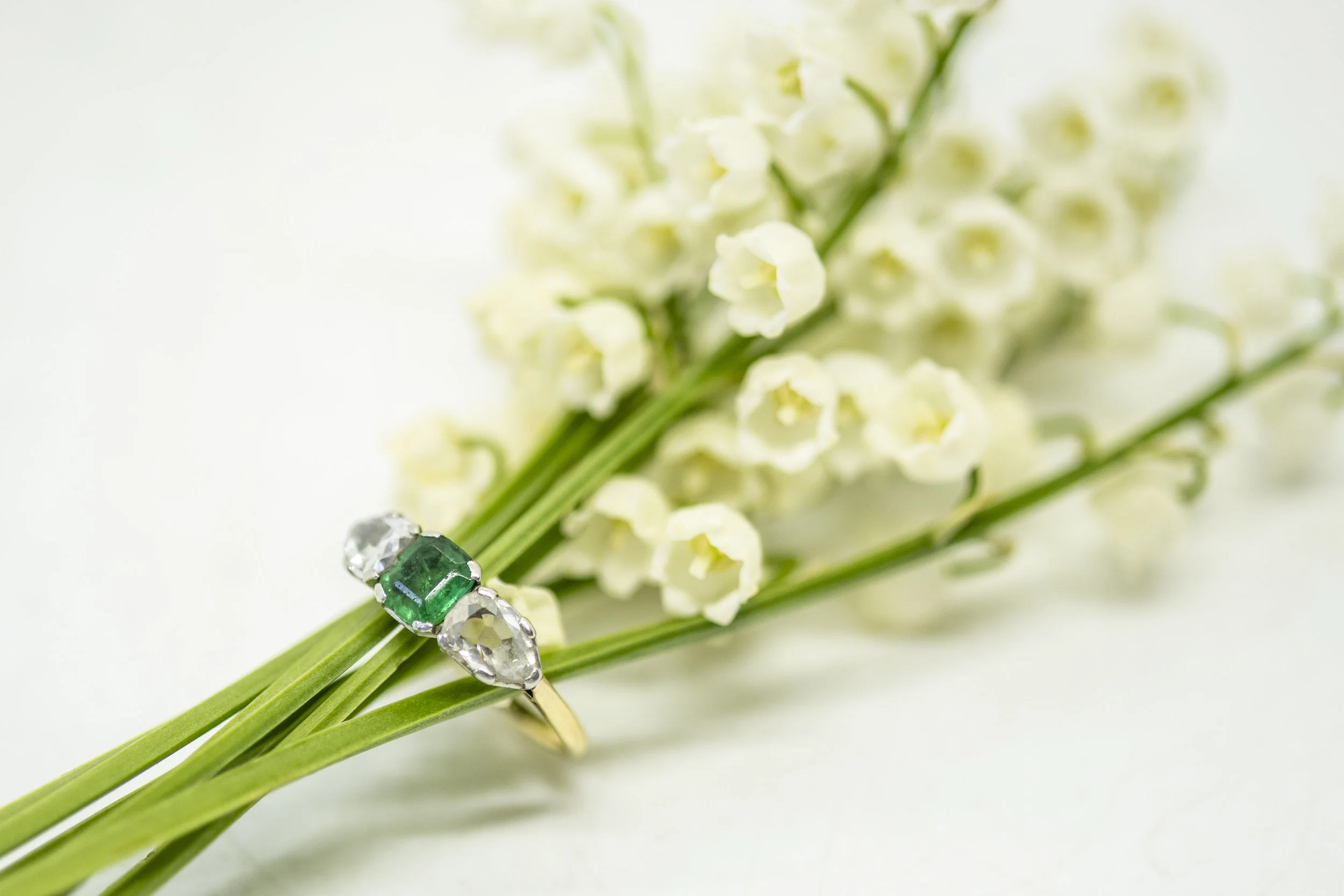 SATURDAY 20 JUNE 
FINE JEWELLERY, WATCHES & OPULENT OBJECTS
AN EMERALD AND DIAMOND RING
ESTIMATE: £1500-£2000