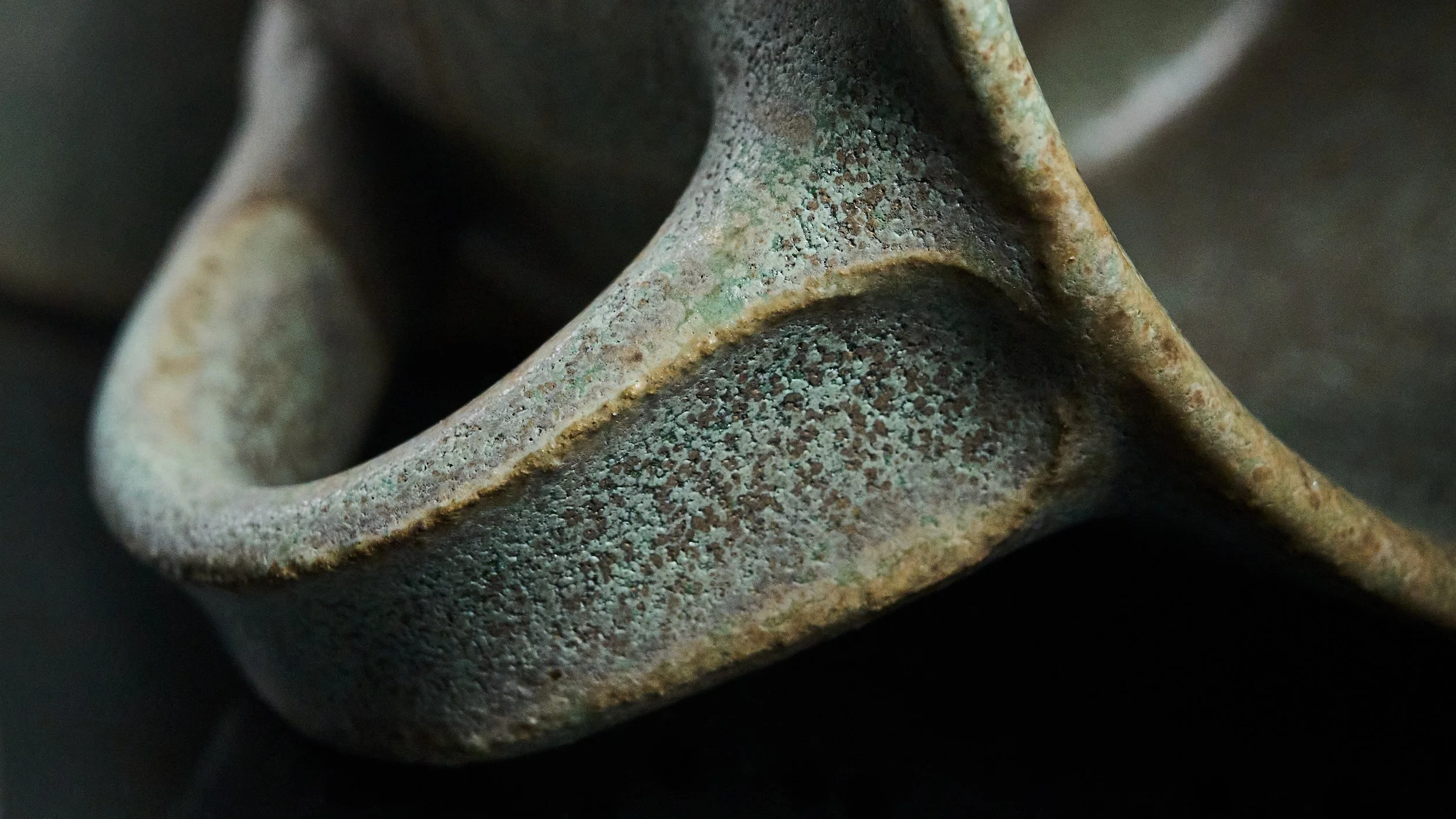FAV_2025-07-08_Relief_Lampen_Tassen2884.jpg
